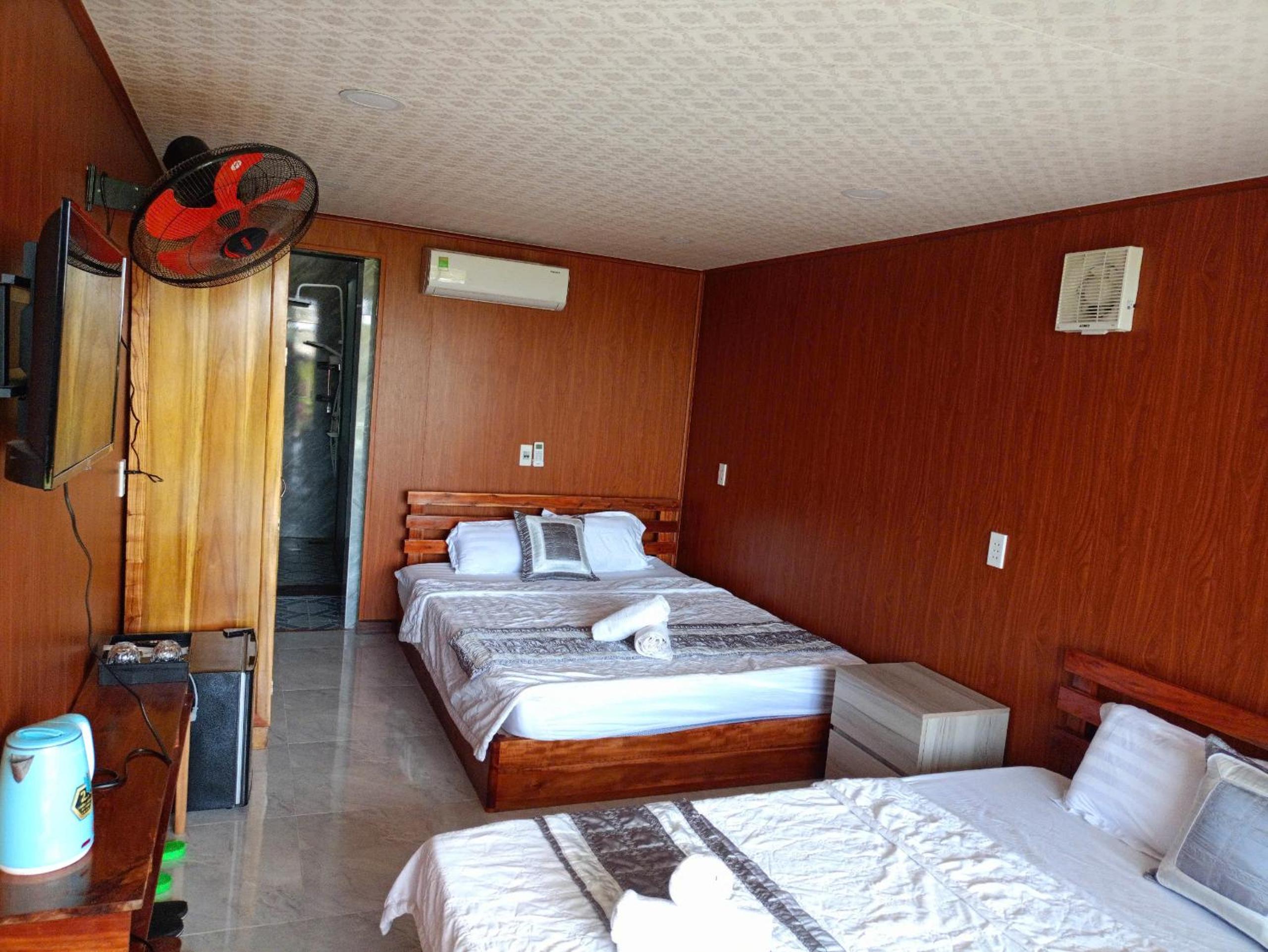 Quadruple Room with Lake View