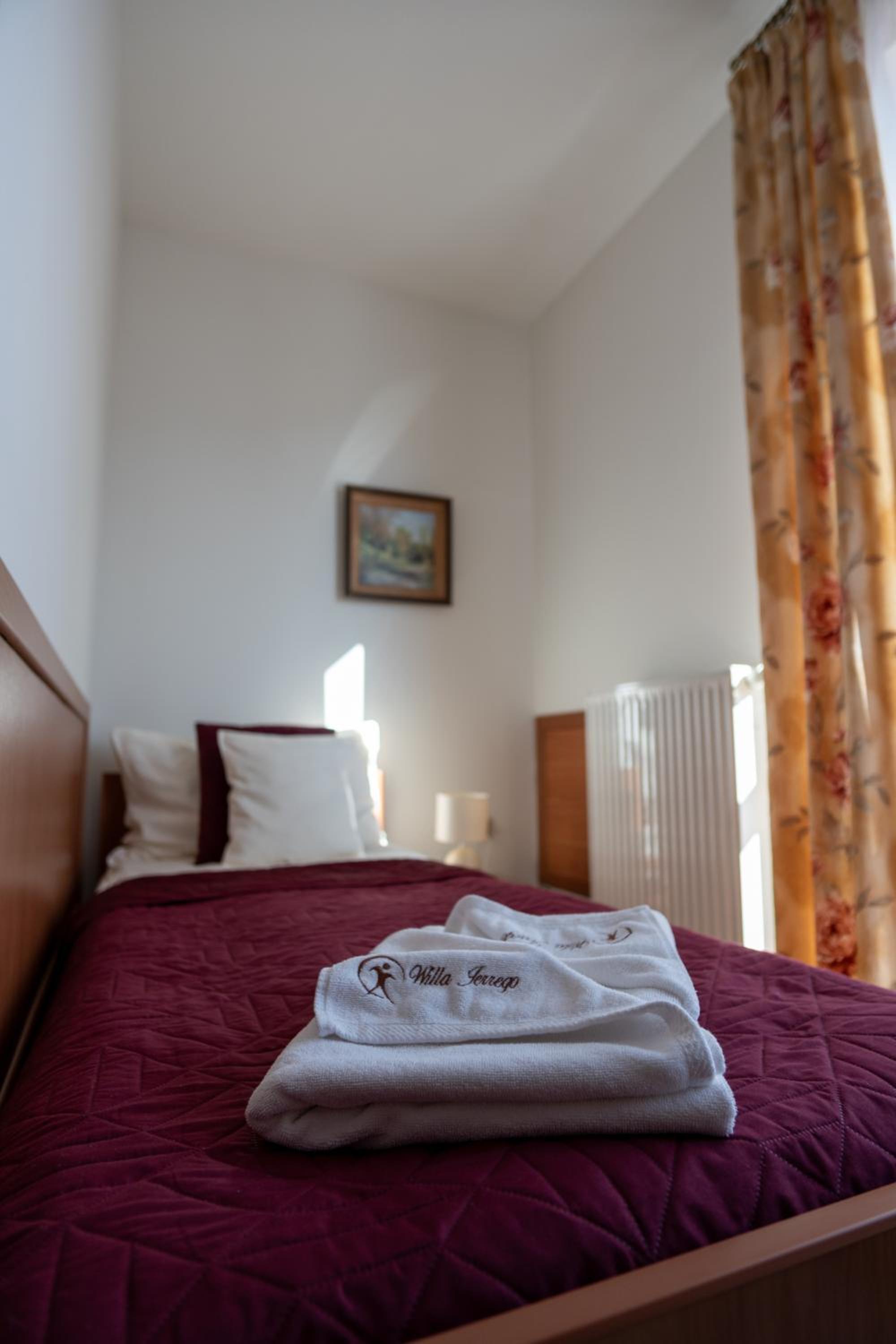 Single Room with Bathroom photo 3