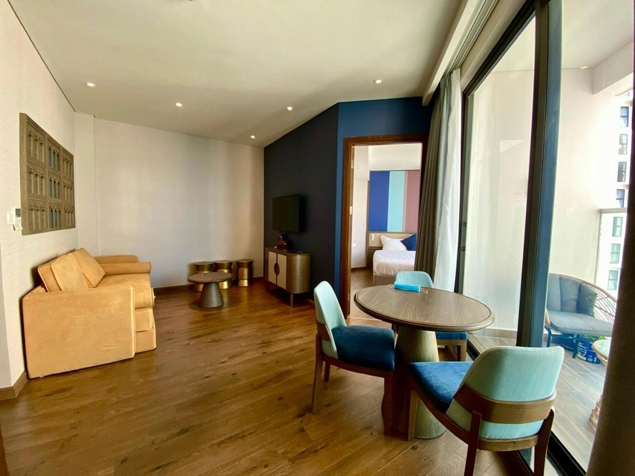 Family Room with Balcony photo 2