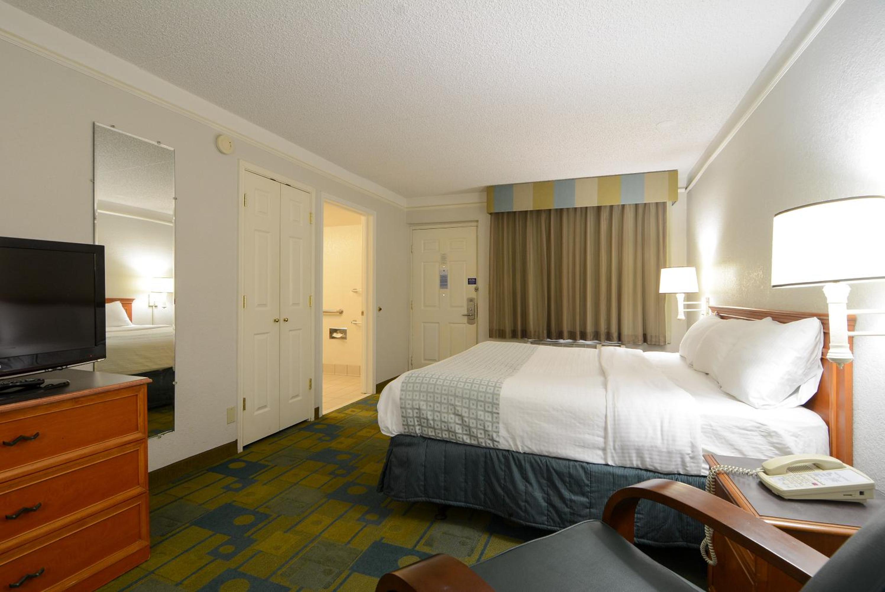 Deluxe King Room - Non-Smoking