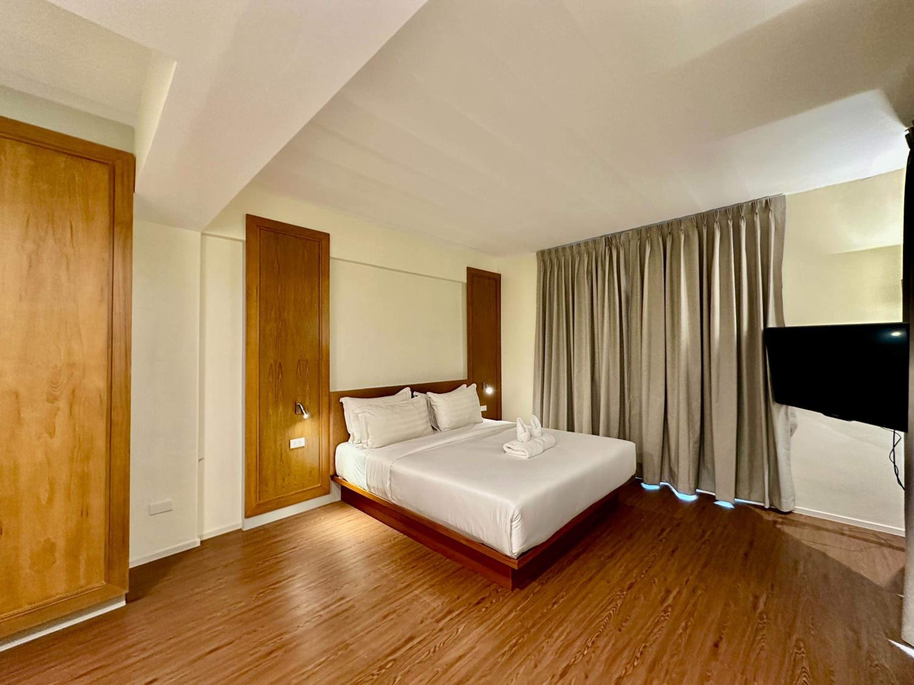 Deluxe Double Room - Photo 8