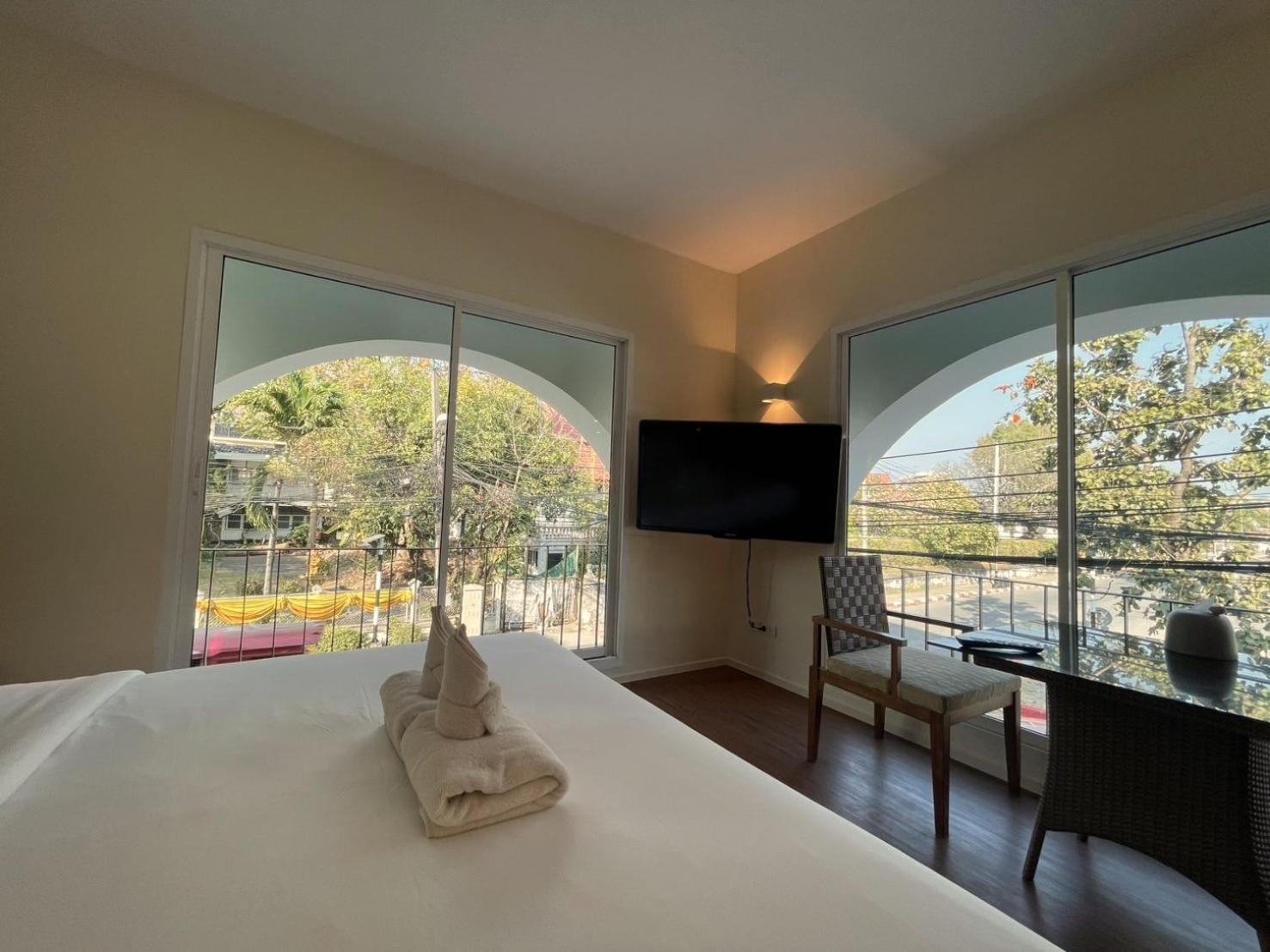 Deluxe Double Room - Photo 9
