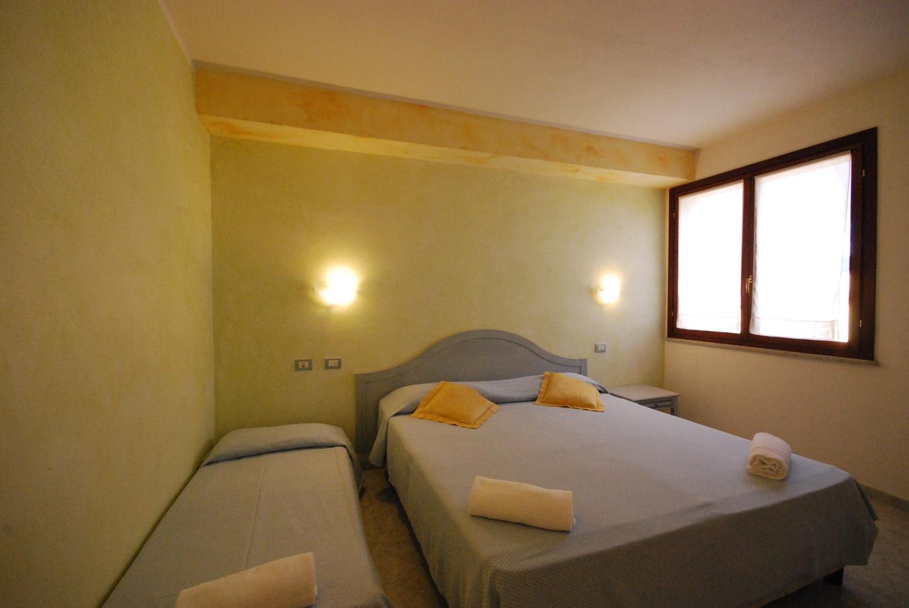 Standard Triple Room photo 2