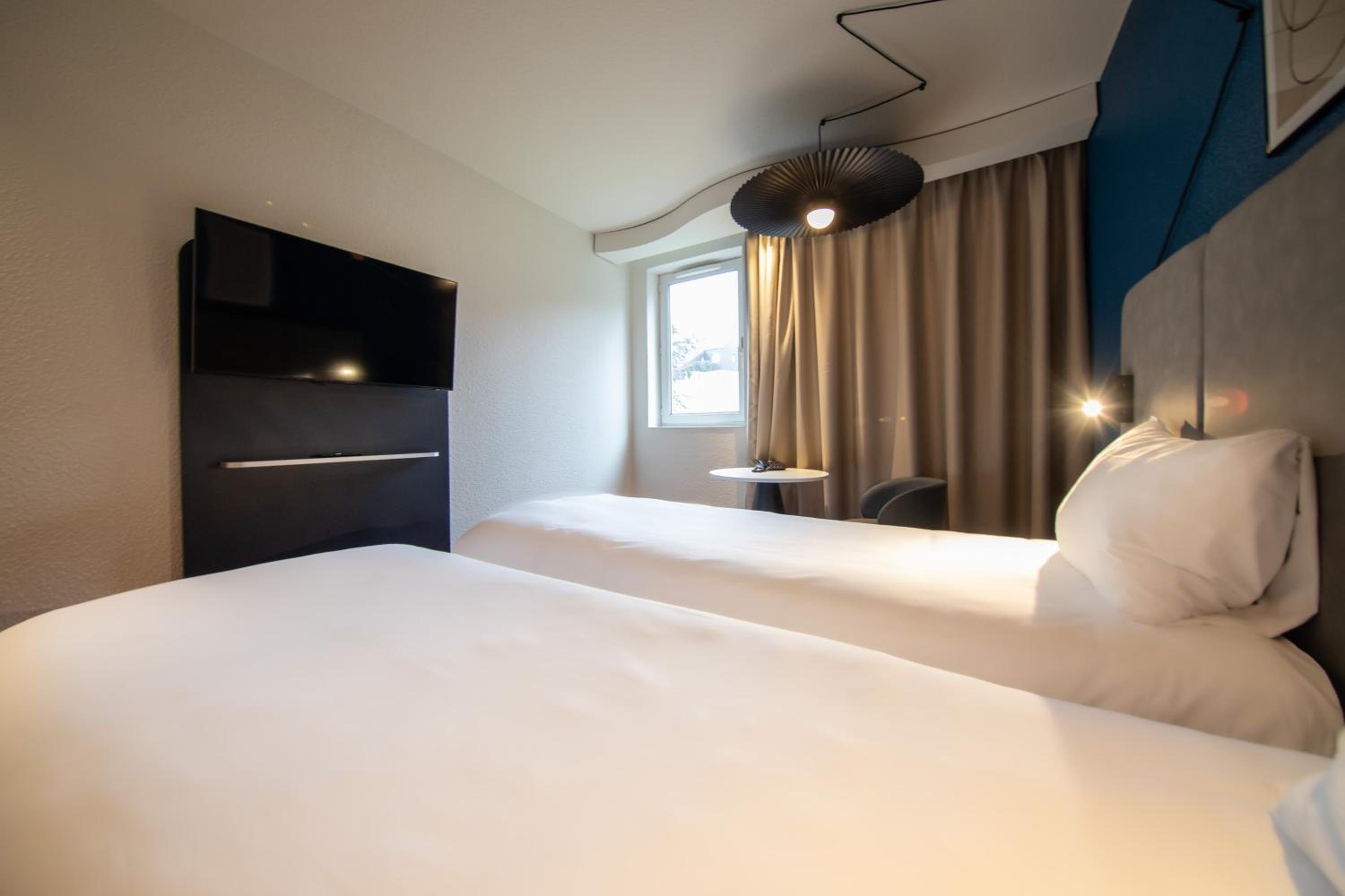 Standard Twin Room - Photo 2