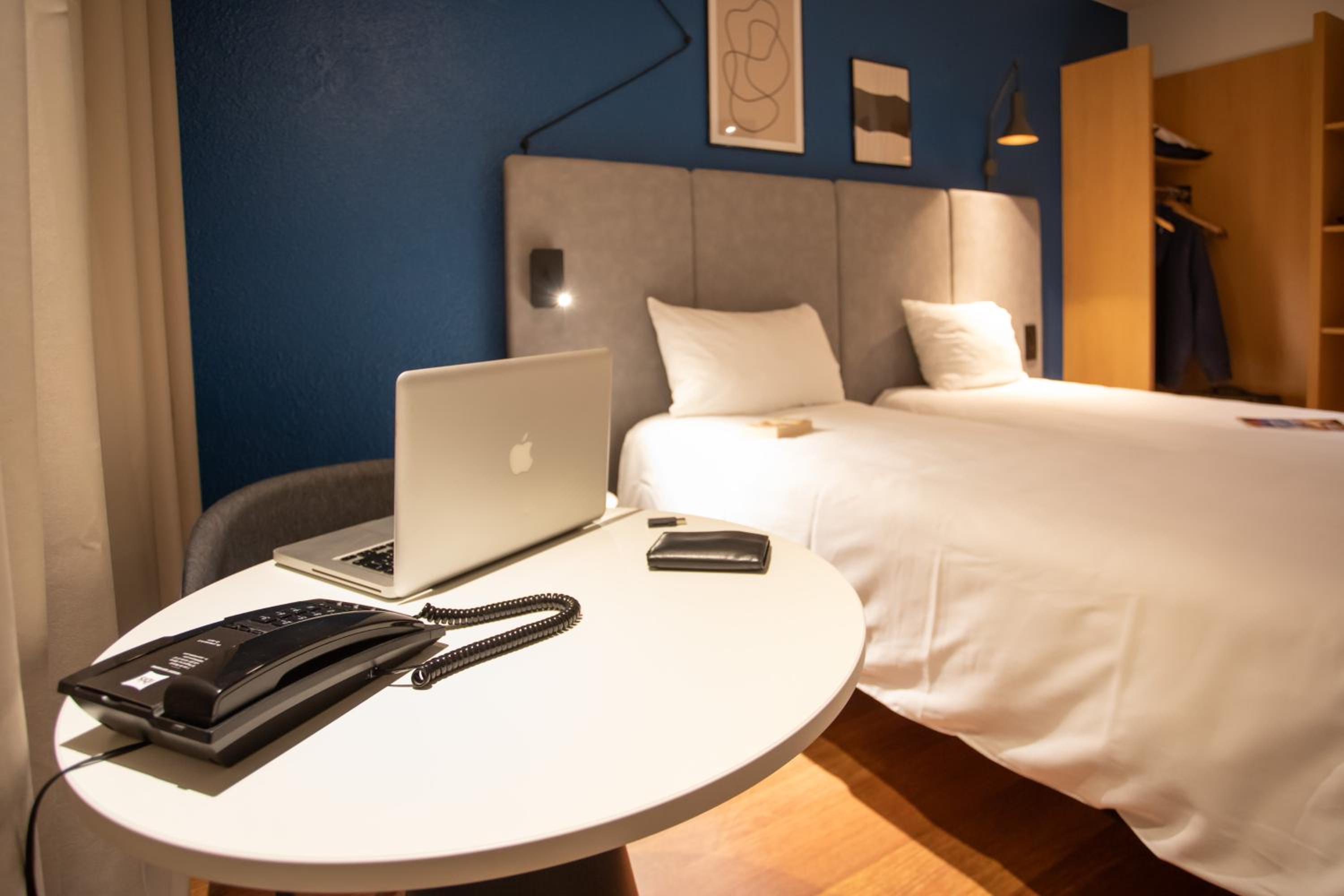 Standard Twin Room - Photo 3