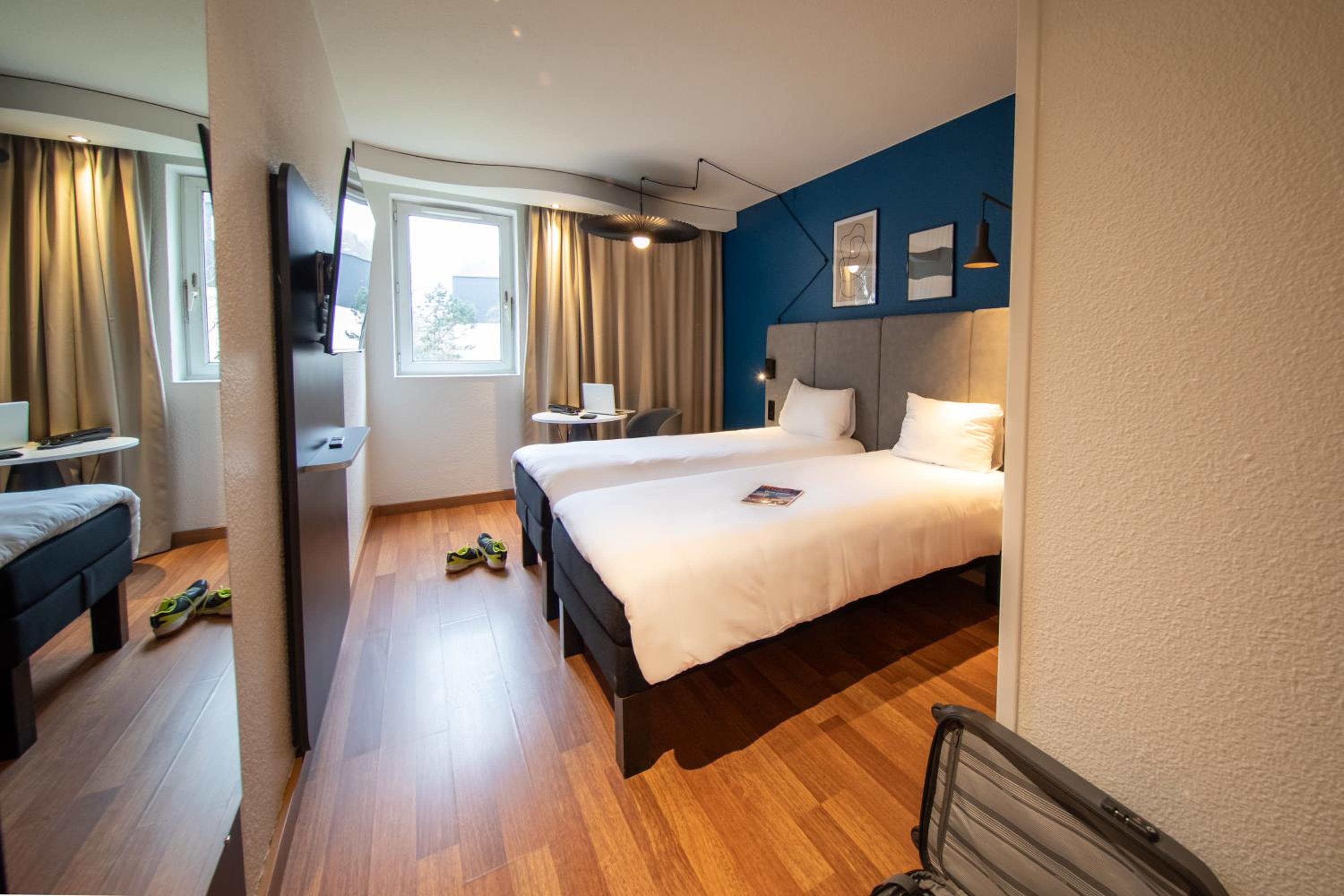Standard Twin Room - Photo 4