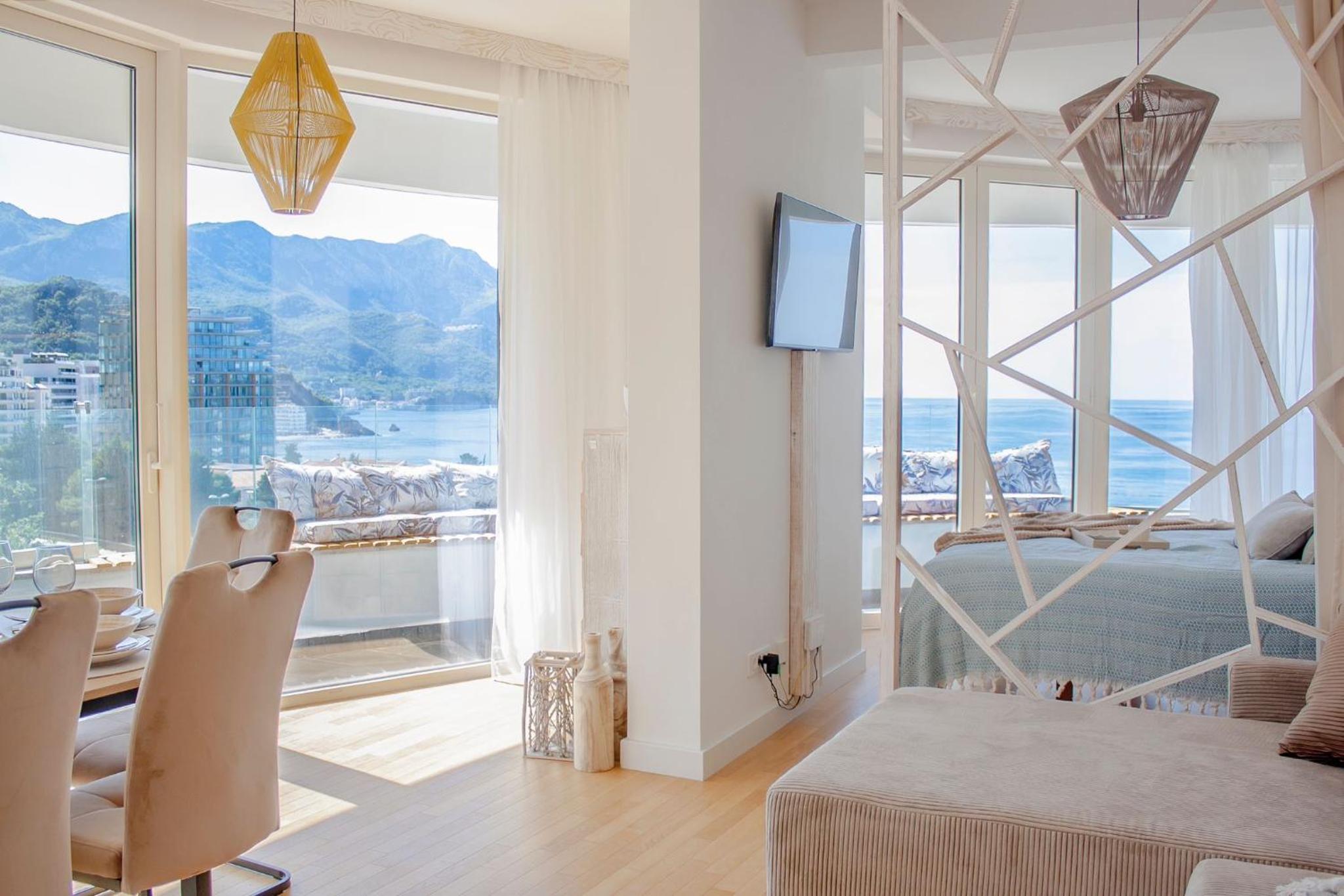 One-Bedroom Apartment with Sea View and Balcony photo 1