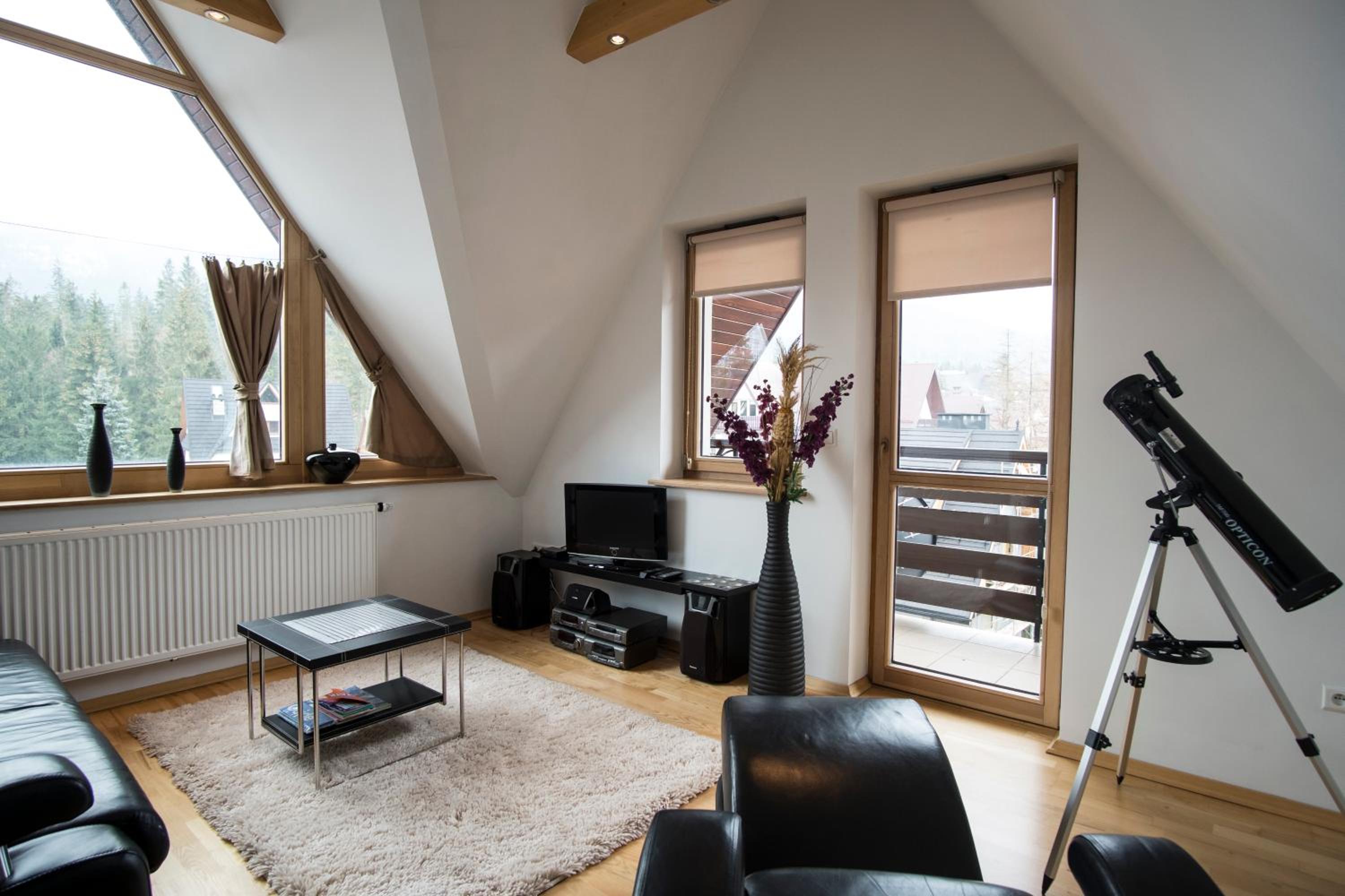 Apartment with Mountain View - Photo 7