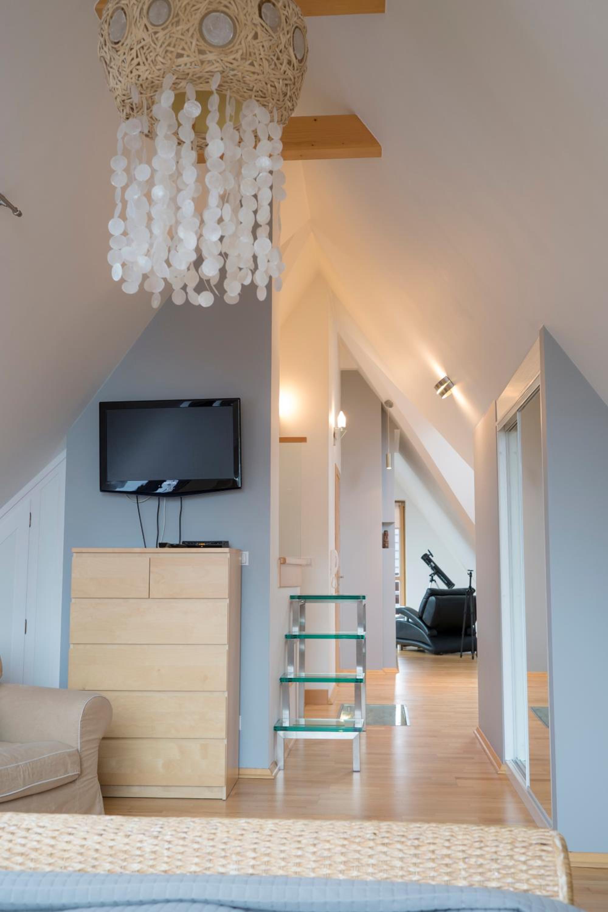 Apartment with Mountain View - Photo 14