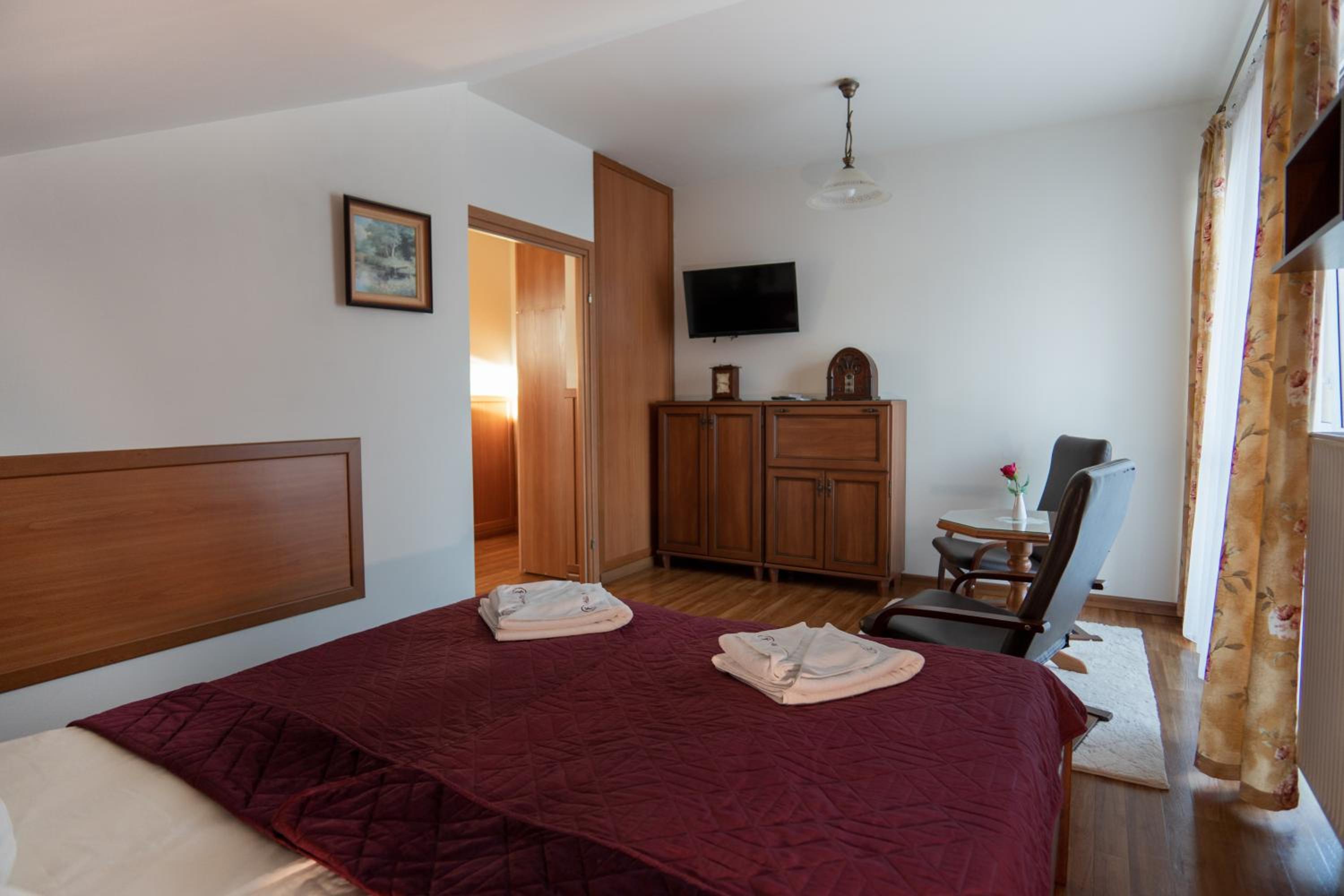 Double Room with Private Bathroom photo 3