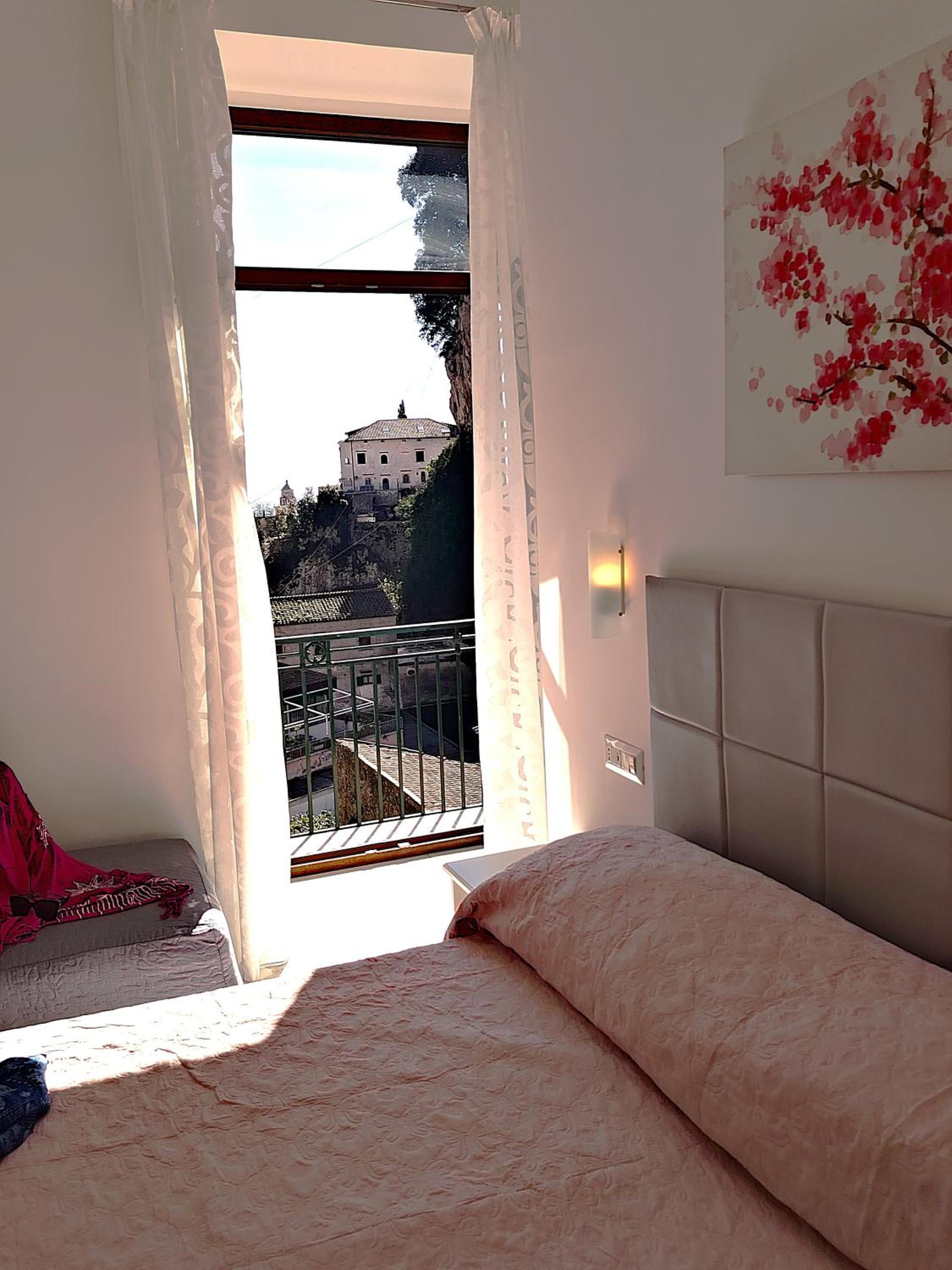 Double Room with Balcony - Photo 3
