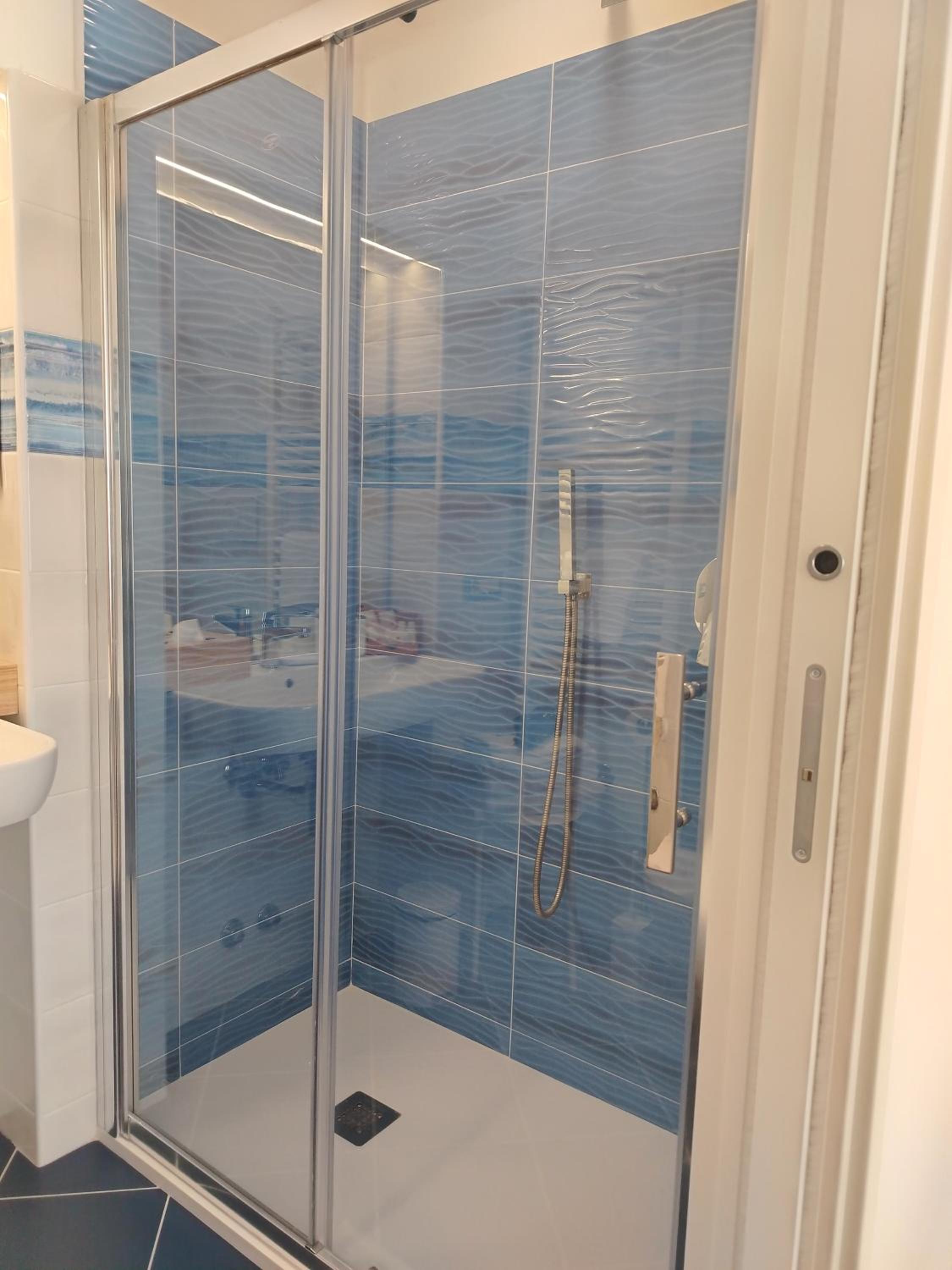 Double Room with Balcony - Photo 7