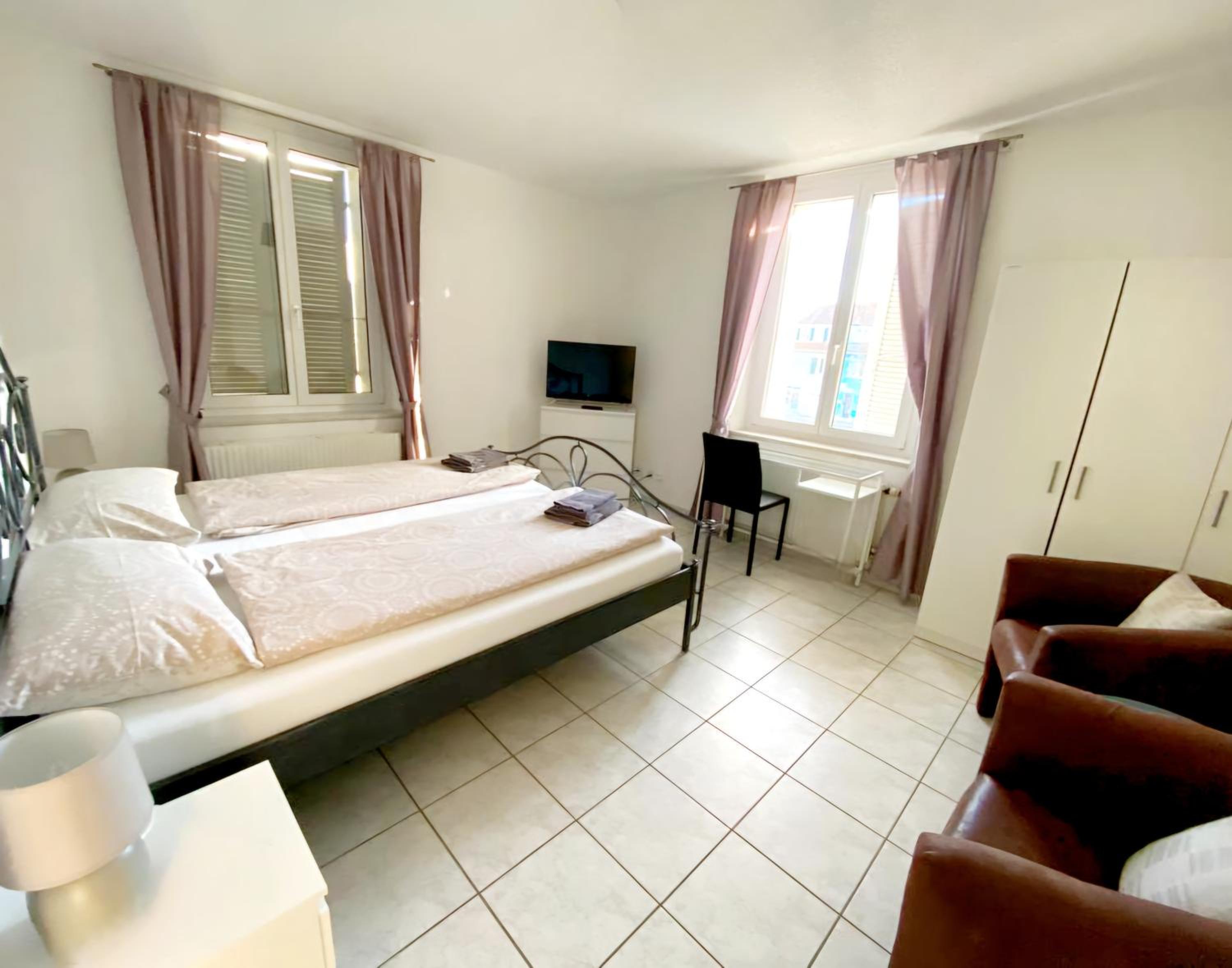 Budget Double Room - Photo 5