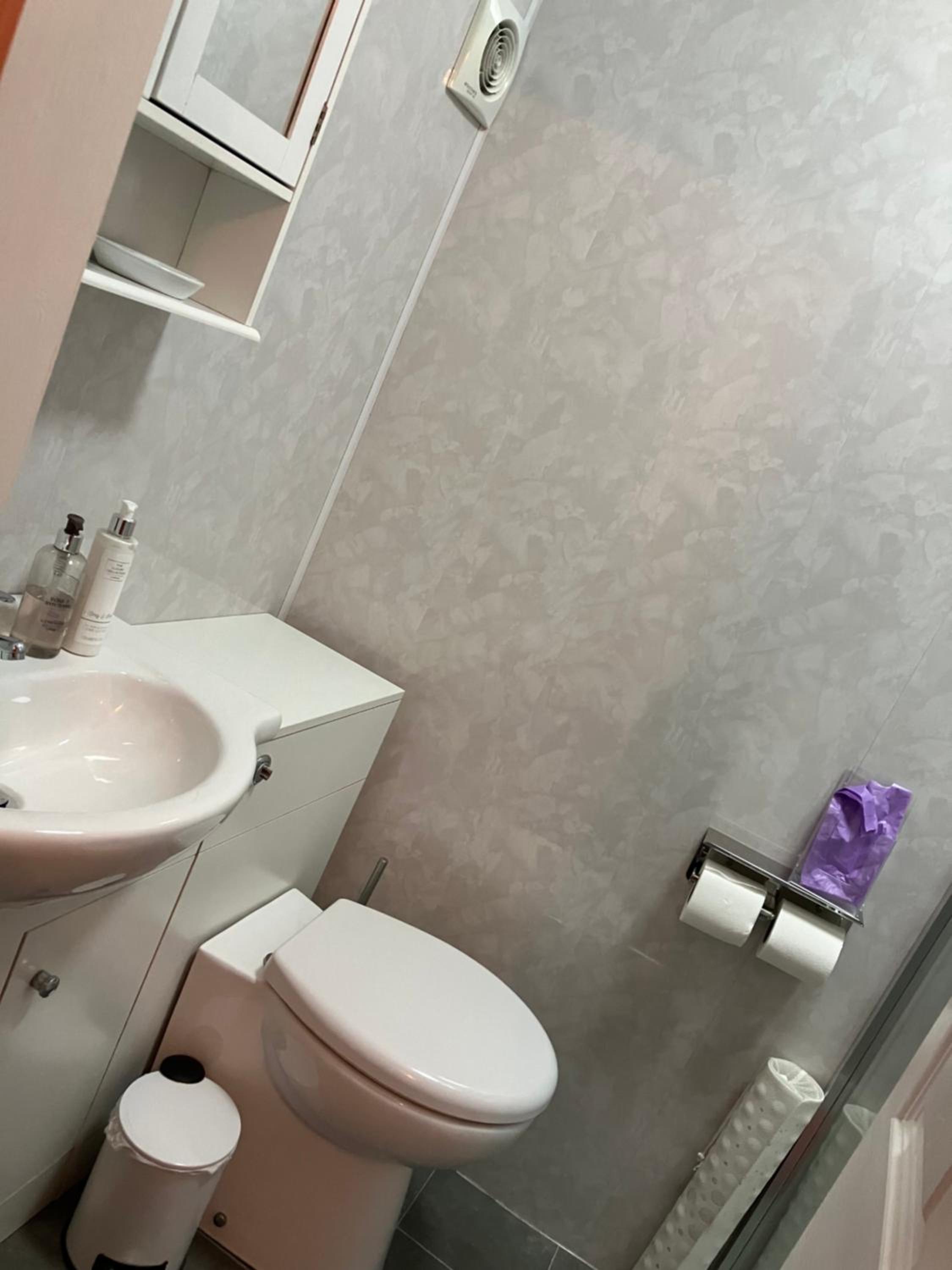 Double Room with Private Bathroom photo 2