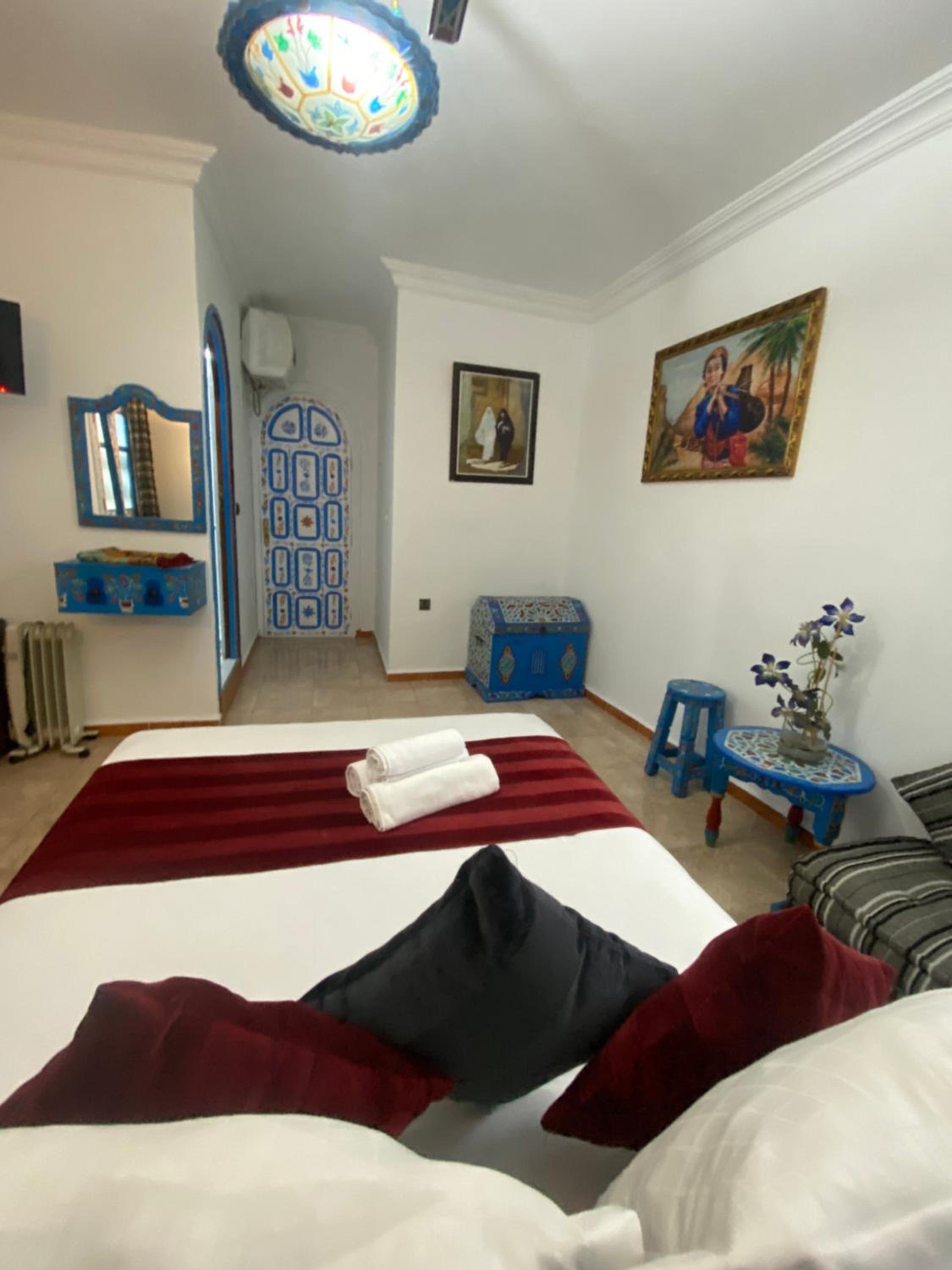 Deluxe King Room - Photo 2