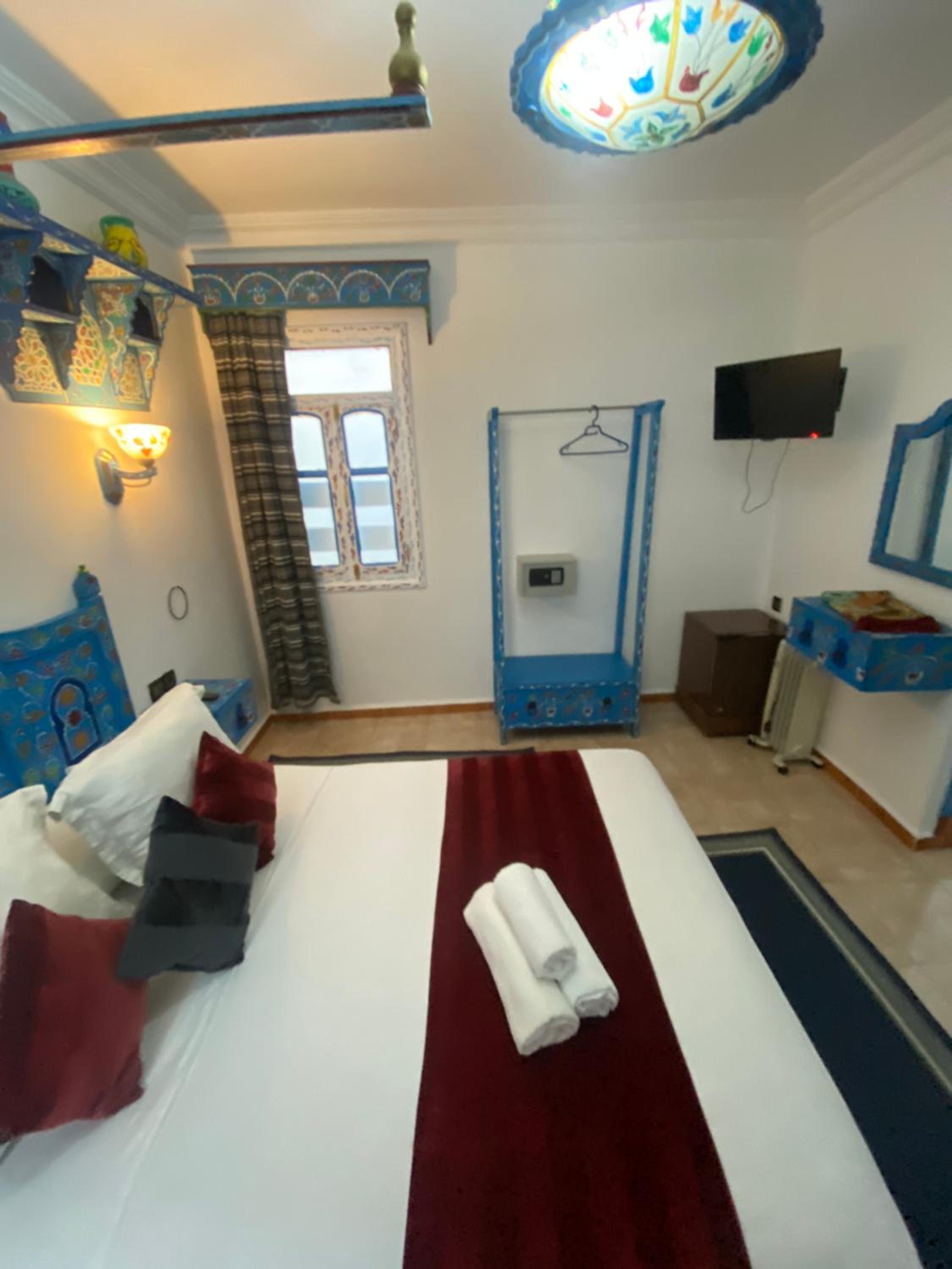 Deluxe King Room - Photo 4