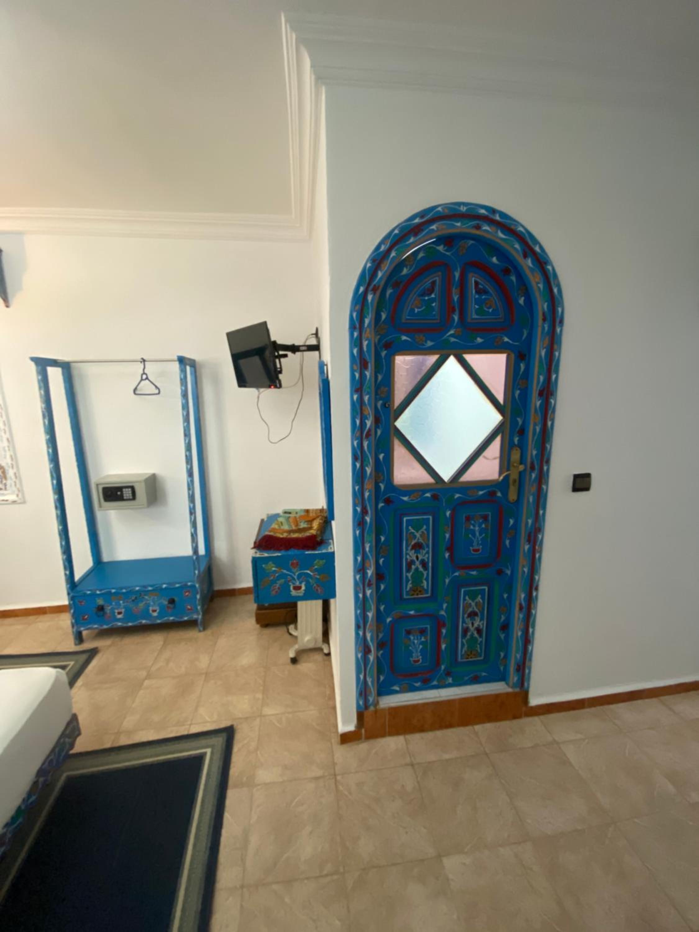 Deluxe King Room - Photo 7