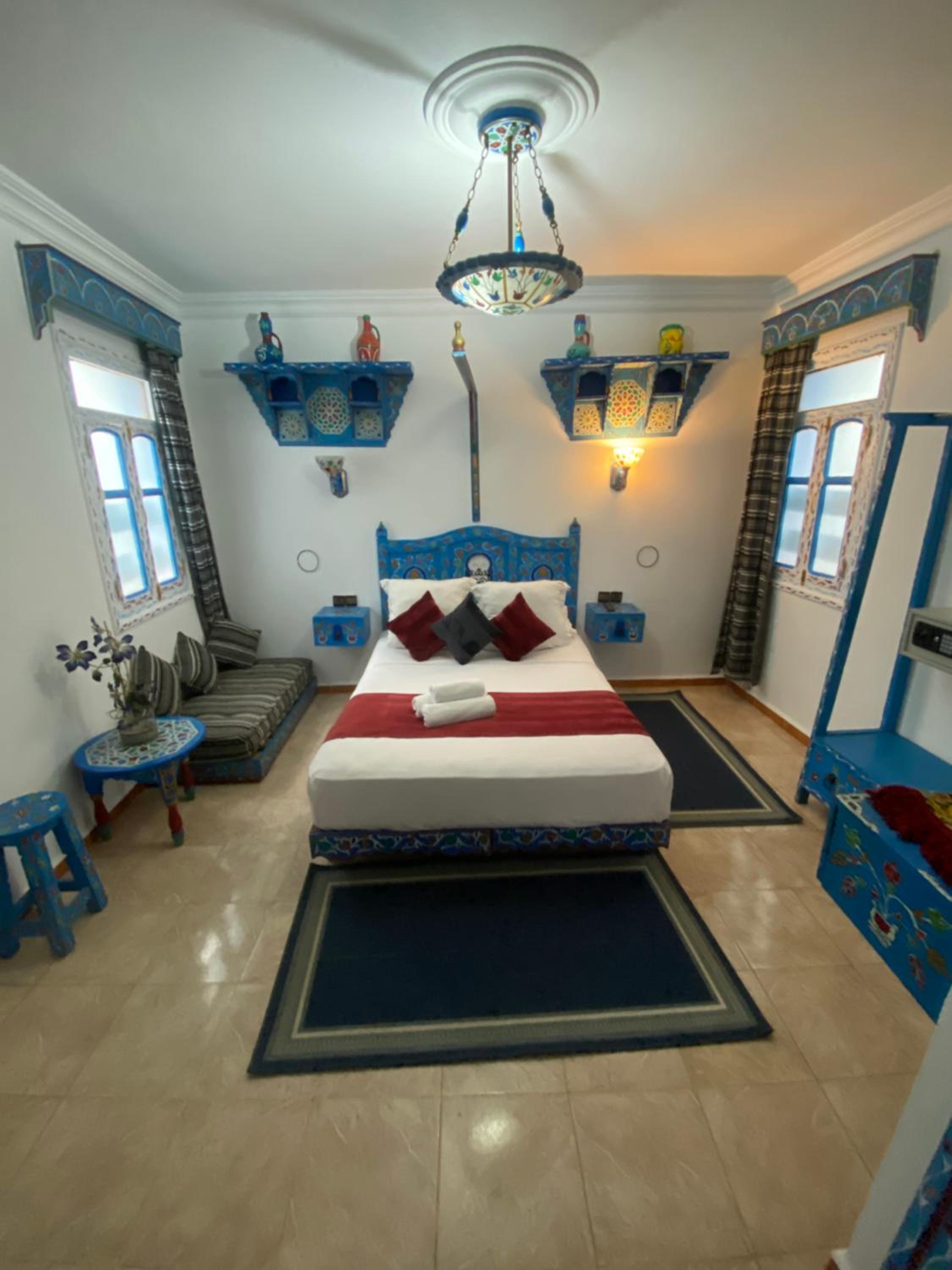 Deluxe King Room - Photo 8