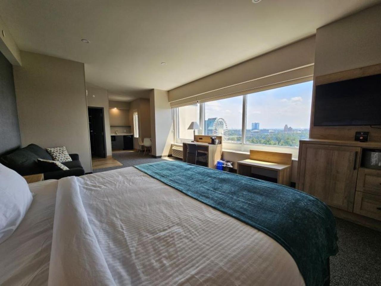Riverview Superior Kitchenette Suite, 1 King Bed & Sofa Bed photo 1