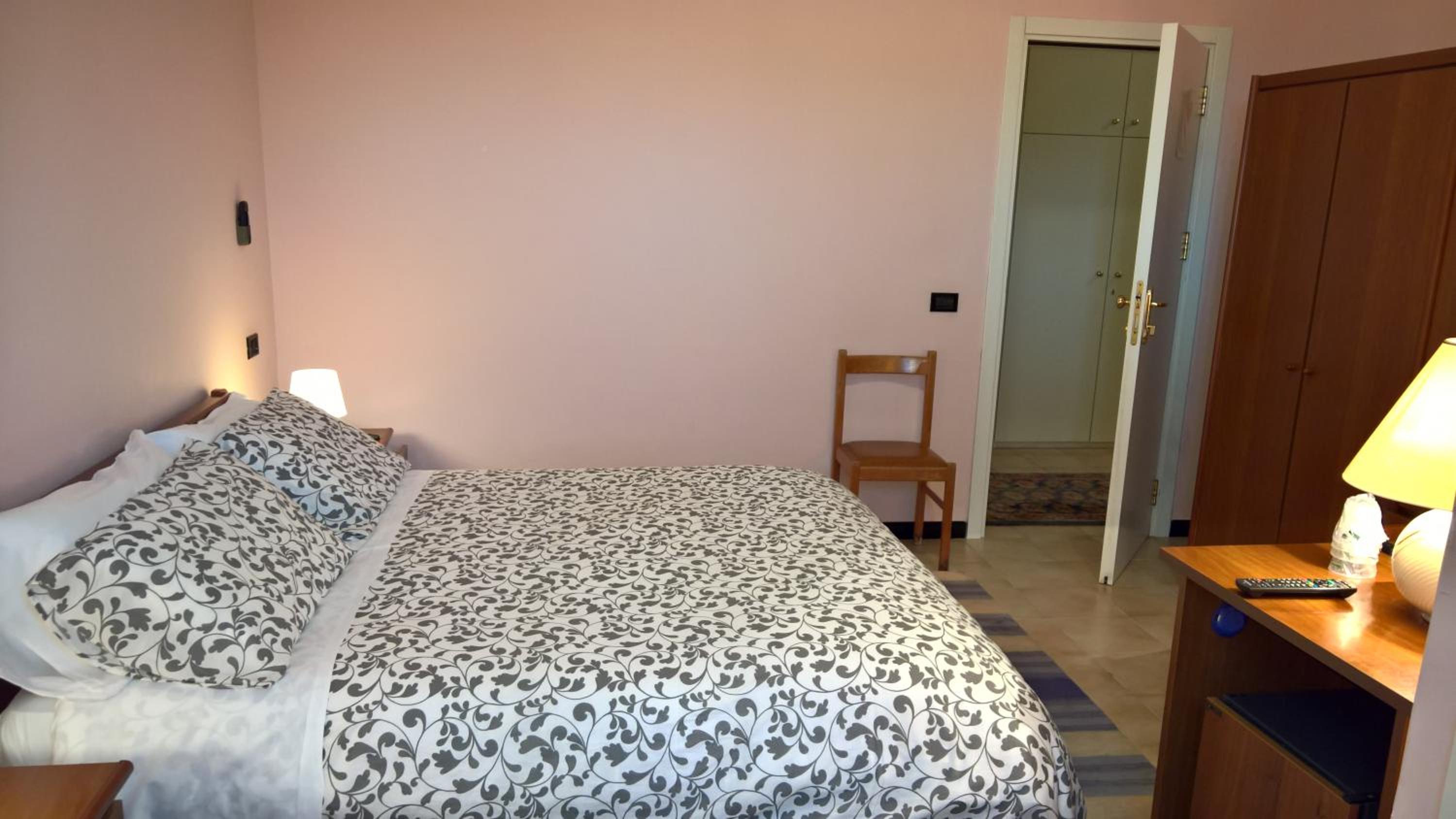 Double Room - Photo 11