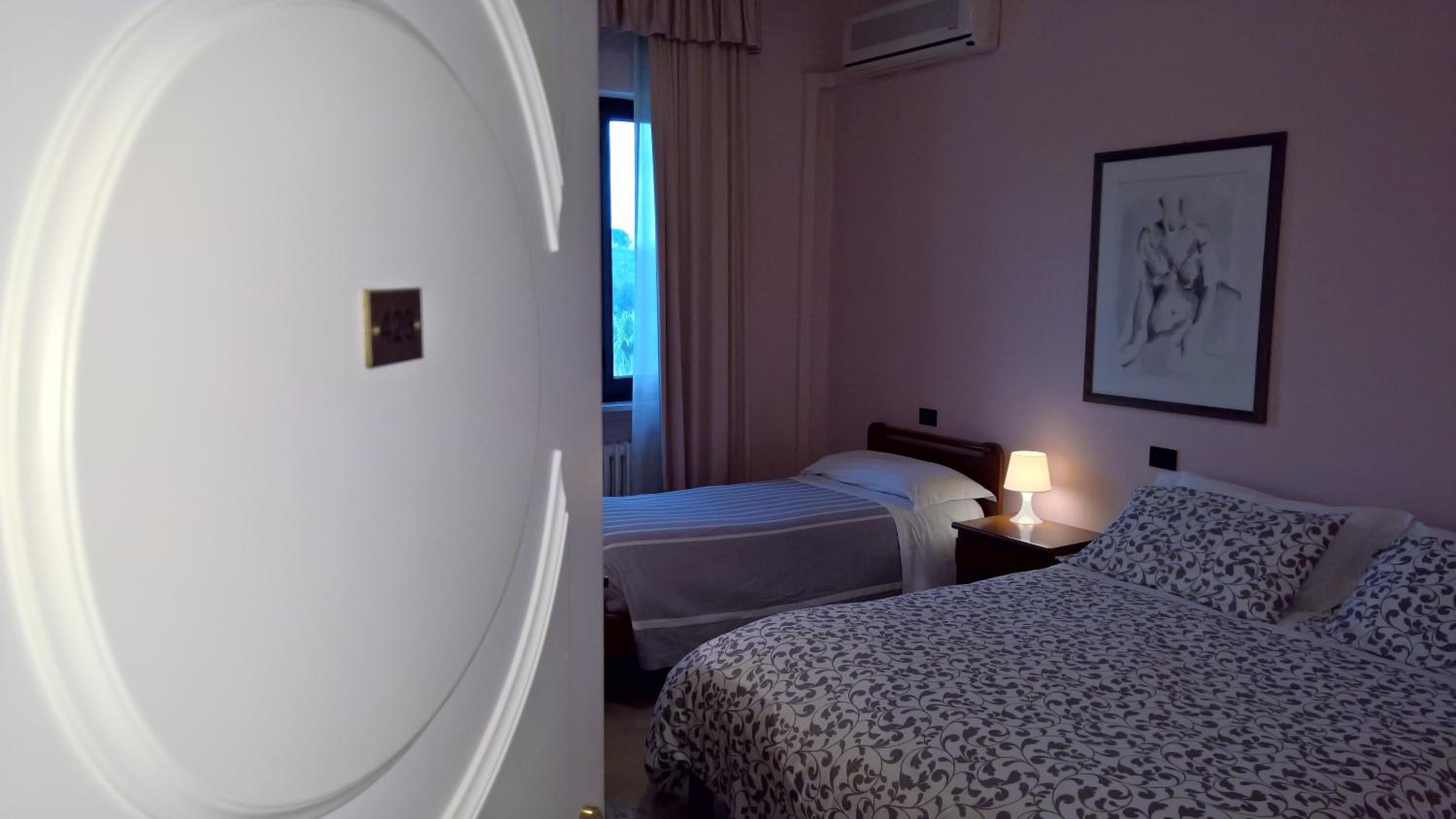 Double Room - Photo 14