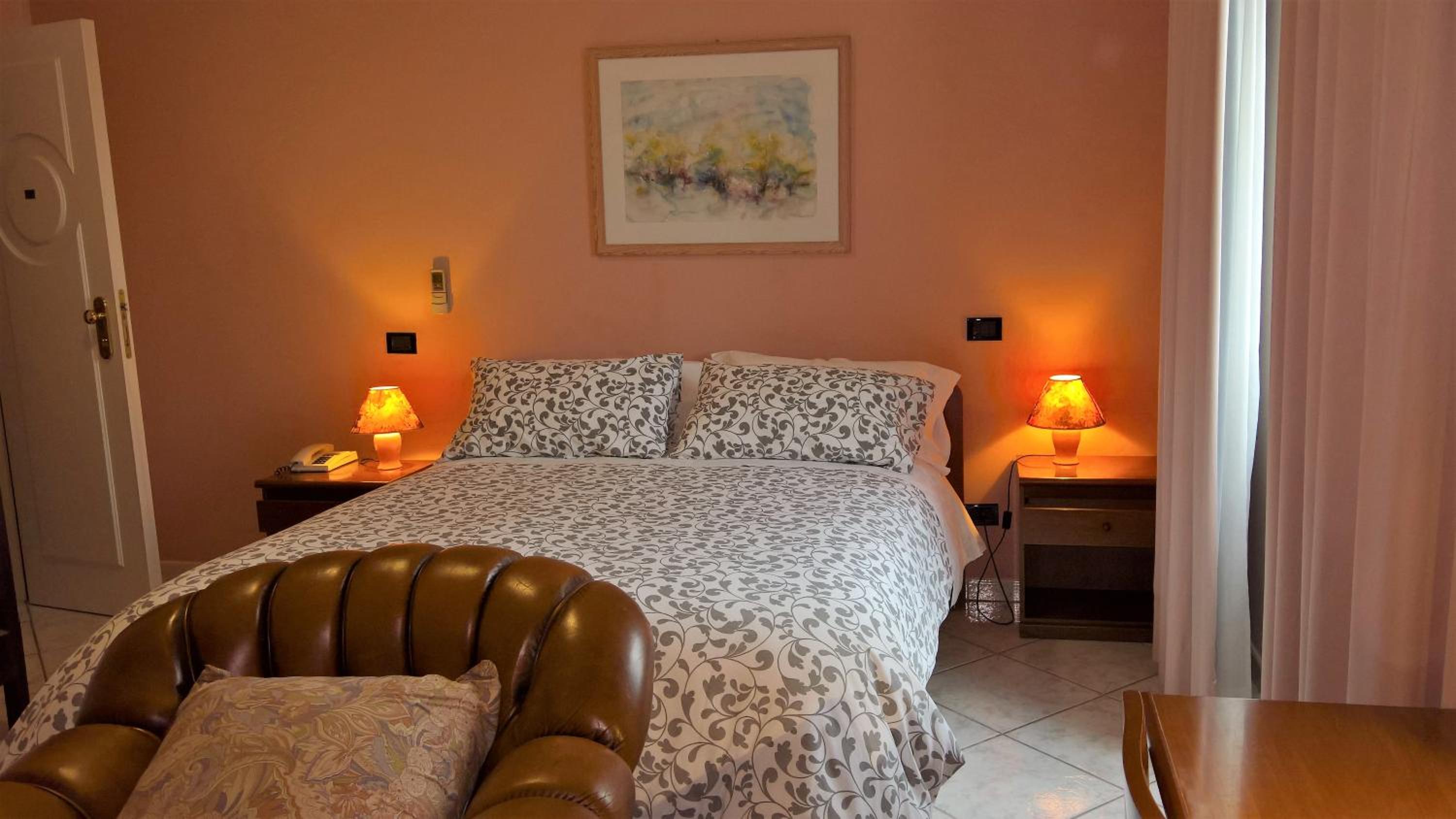 Double Room - Photo 5