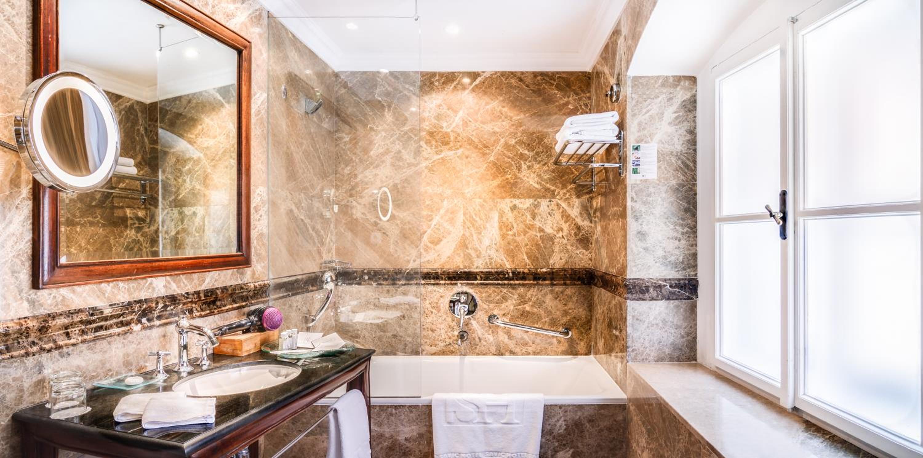 Standard Double or Twin Room thumbnail 5