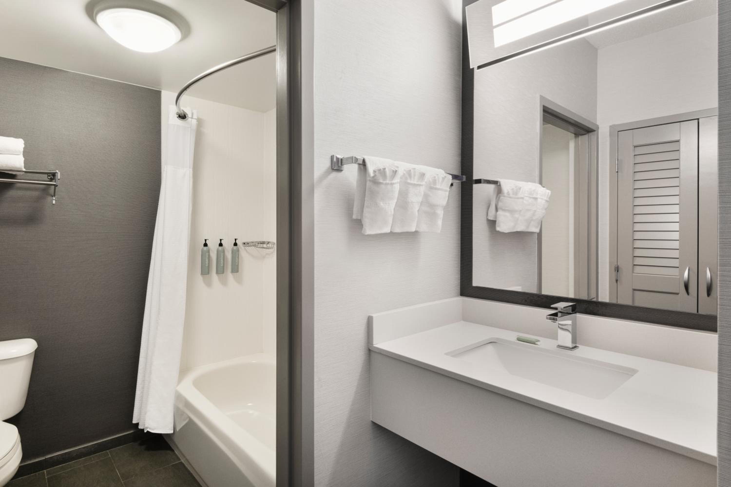 Queen Room with Two Queen Beds - Hearing Accessible - Photo 2