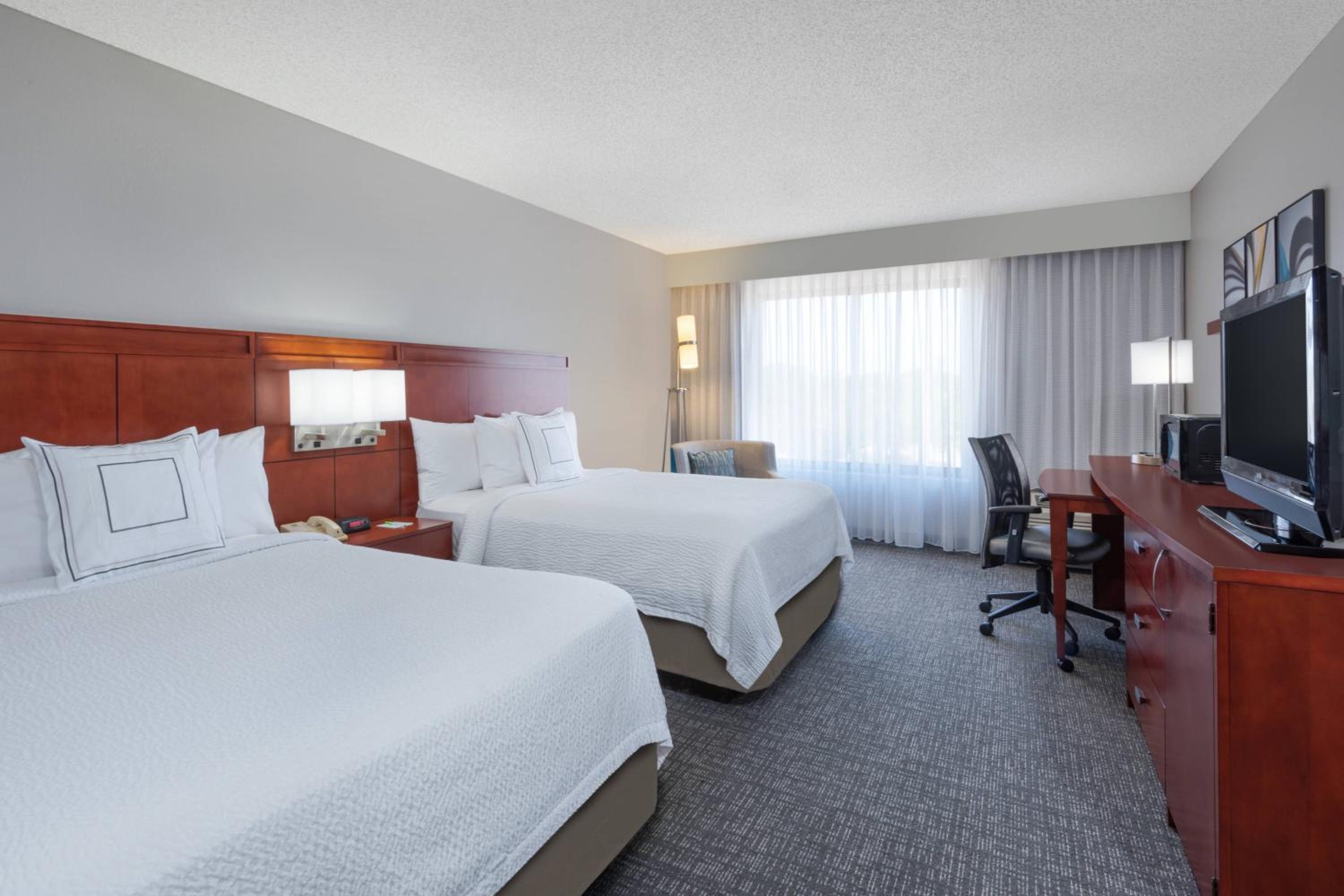 Larger Guest Room with Two Double Beds and Sofa Bed photo 1