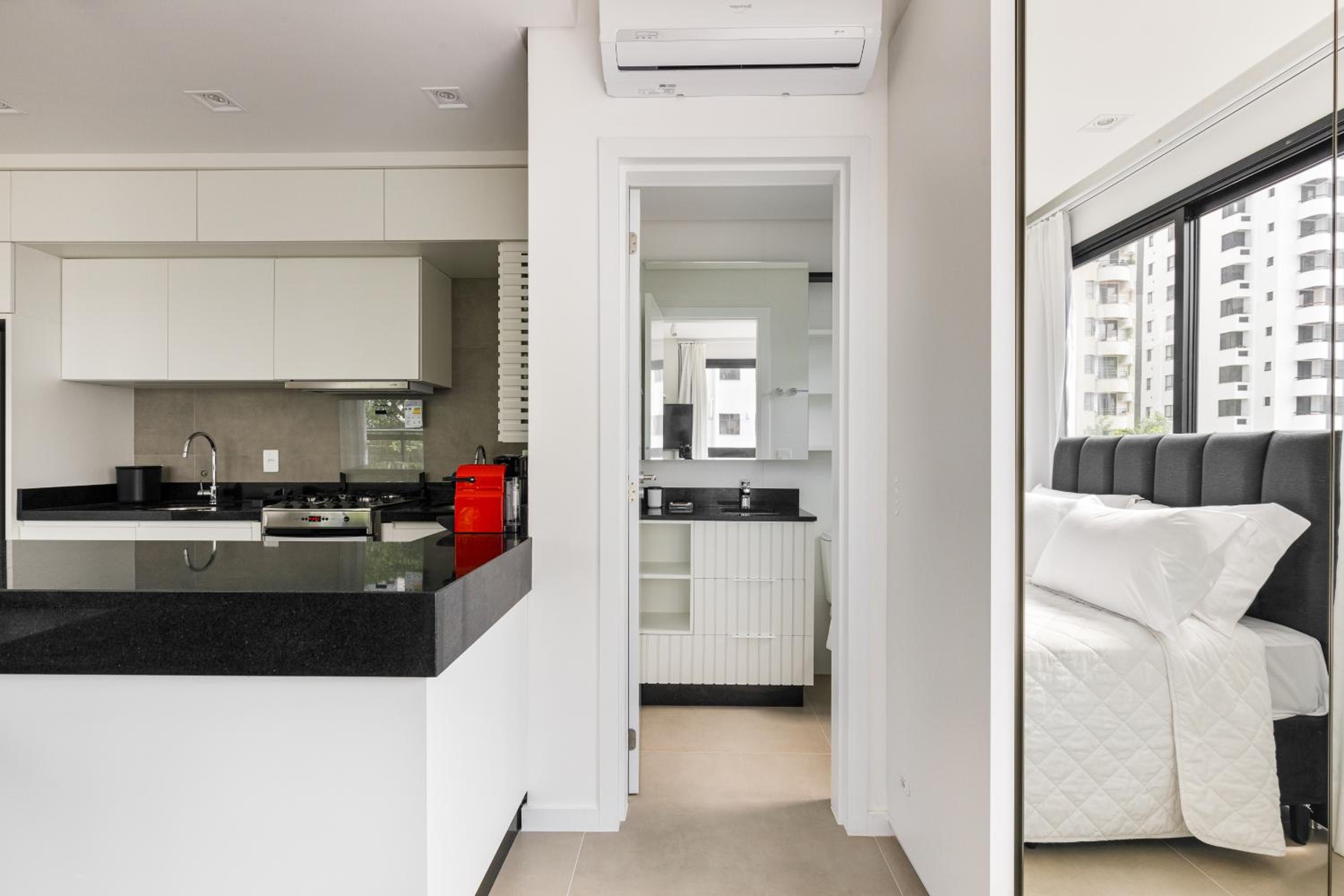 Apartment with City View - Photo 12