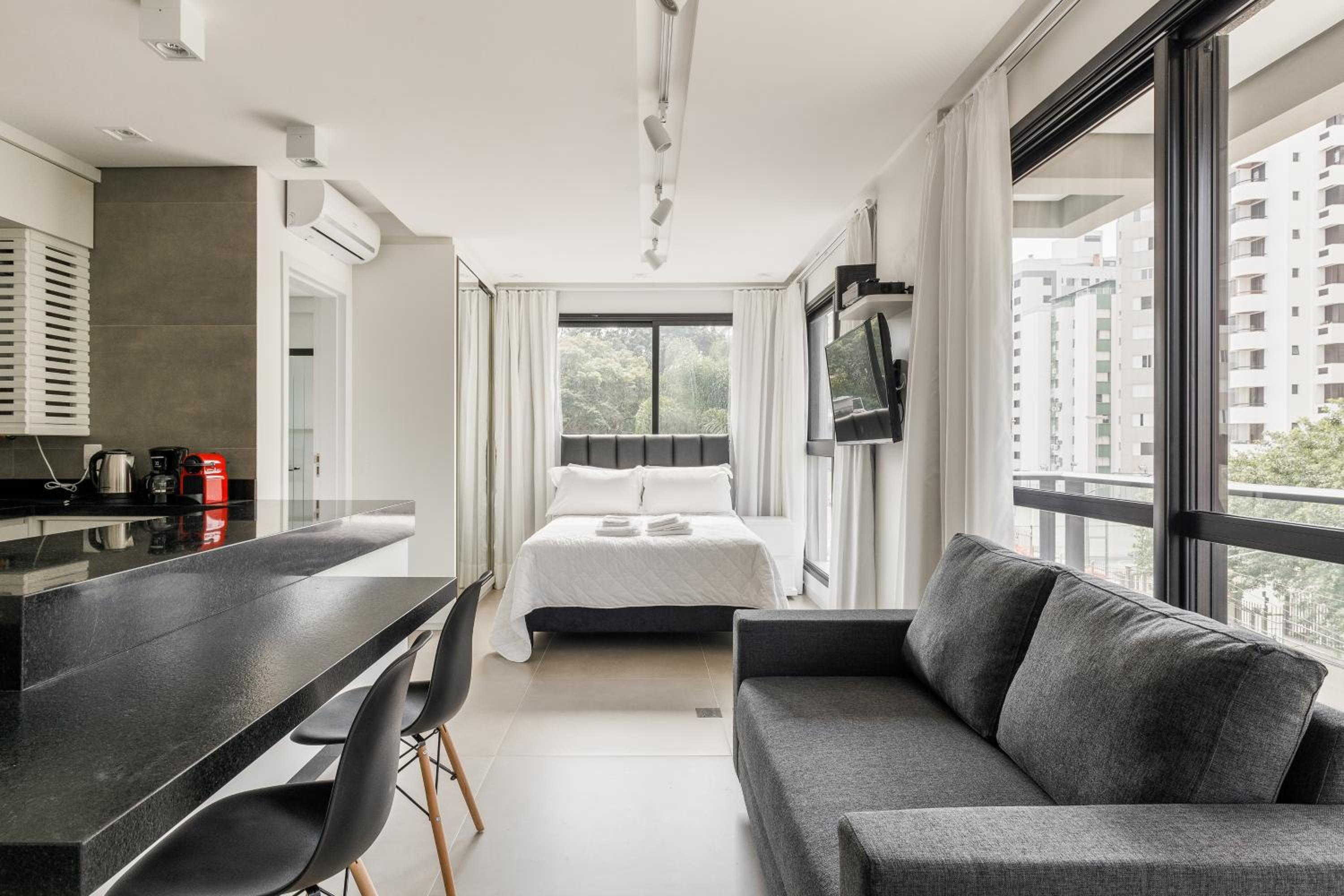 Apartment with City View - Photo 5