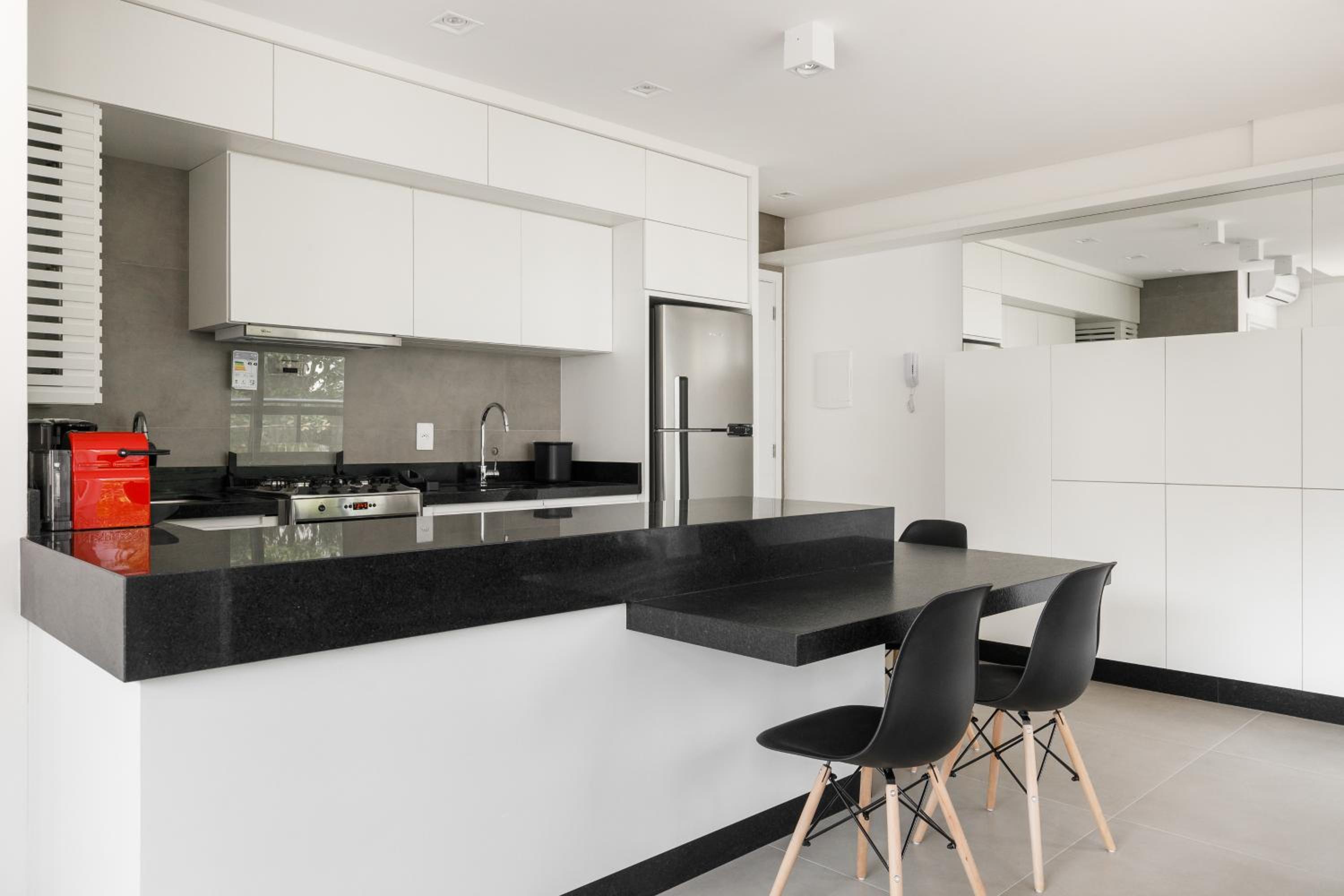 Apartment with City View - Photo 10