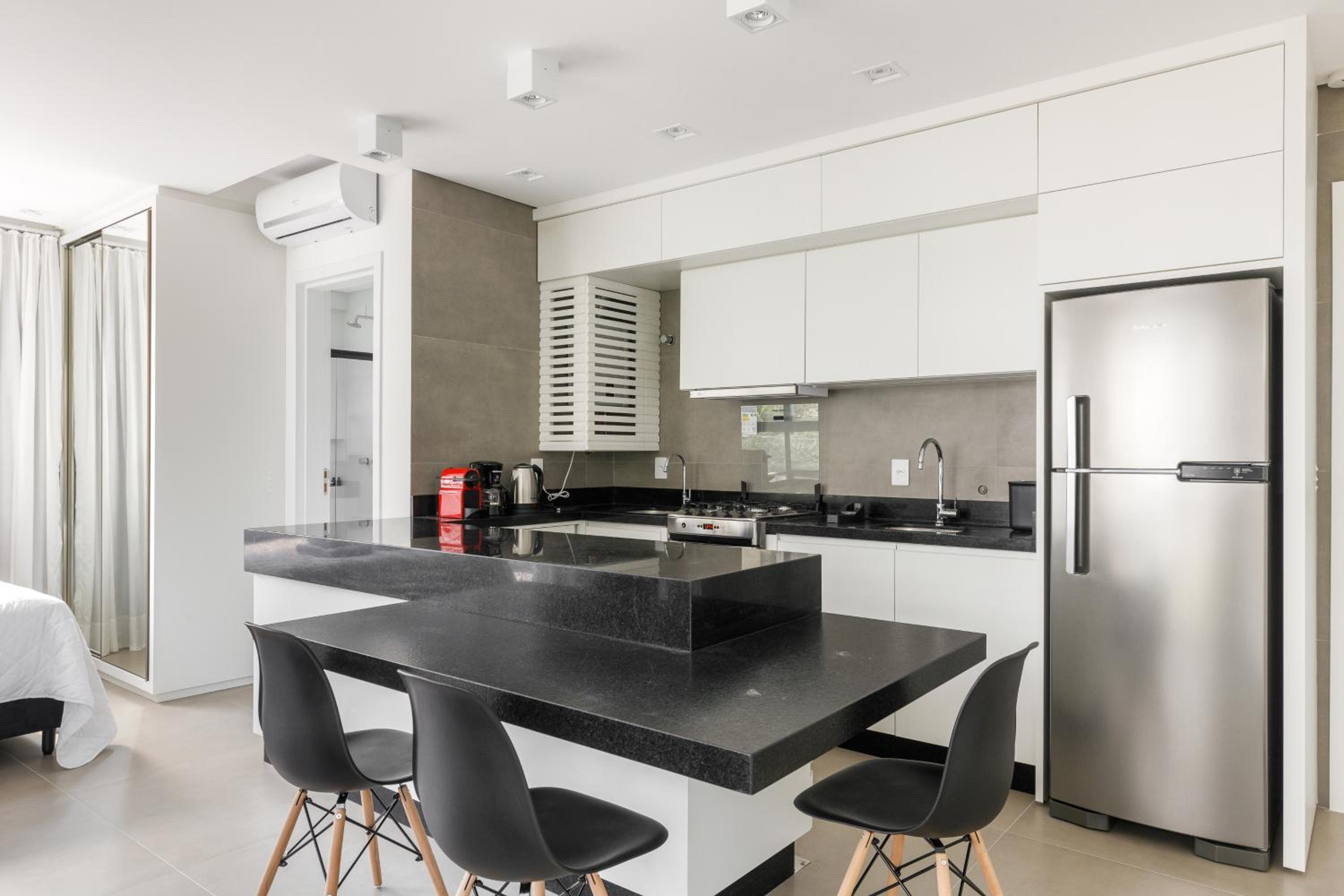 Apartment with City View - Photo 9
