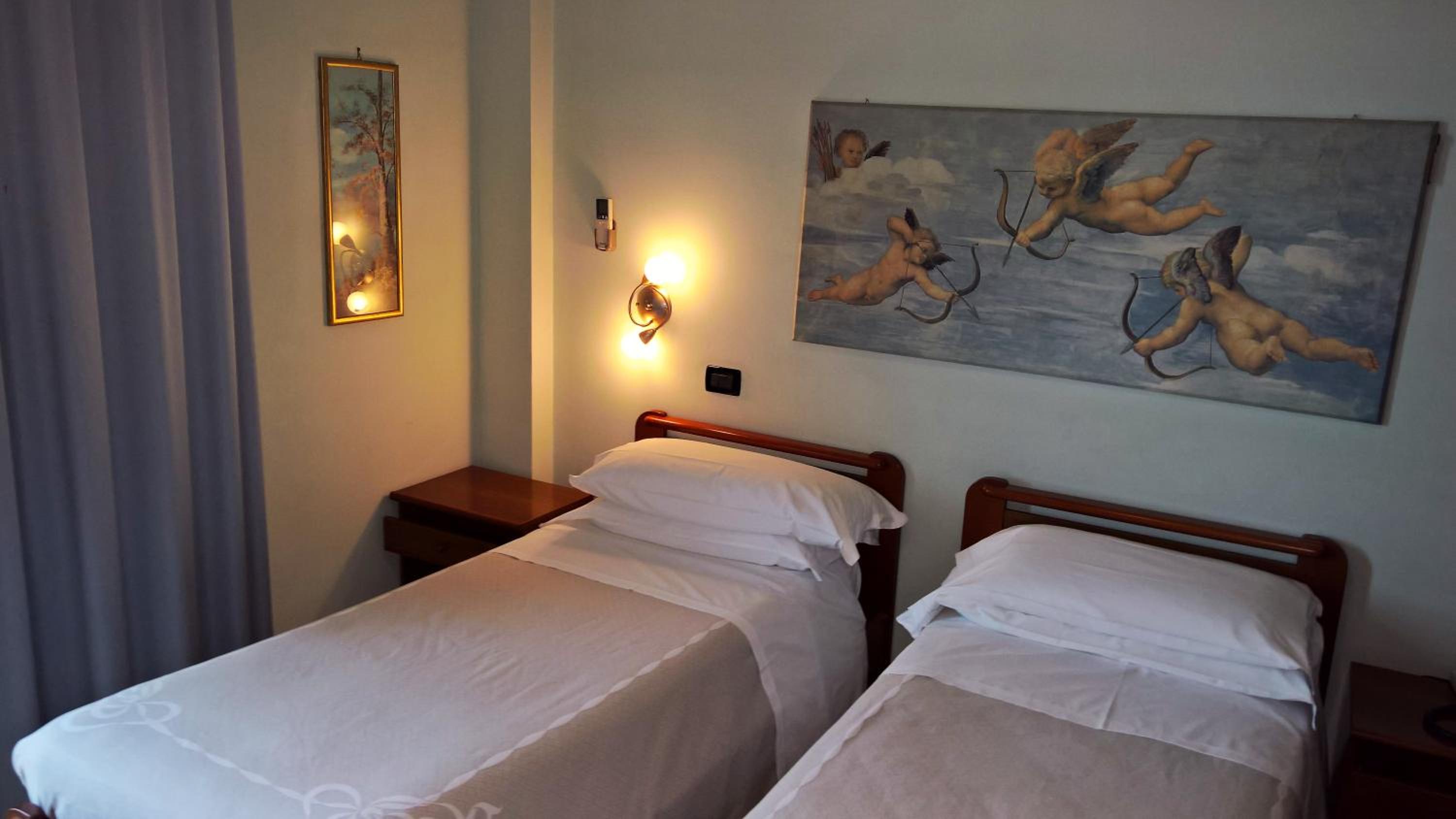 Twin Room - Photo 2