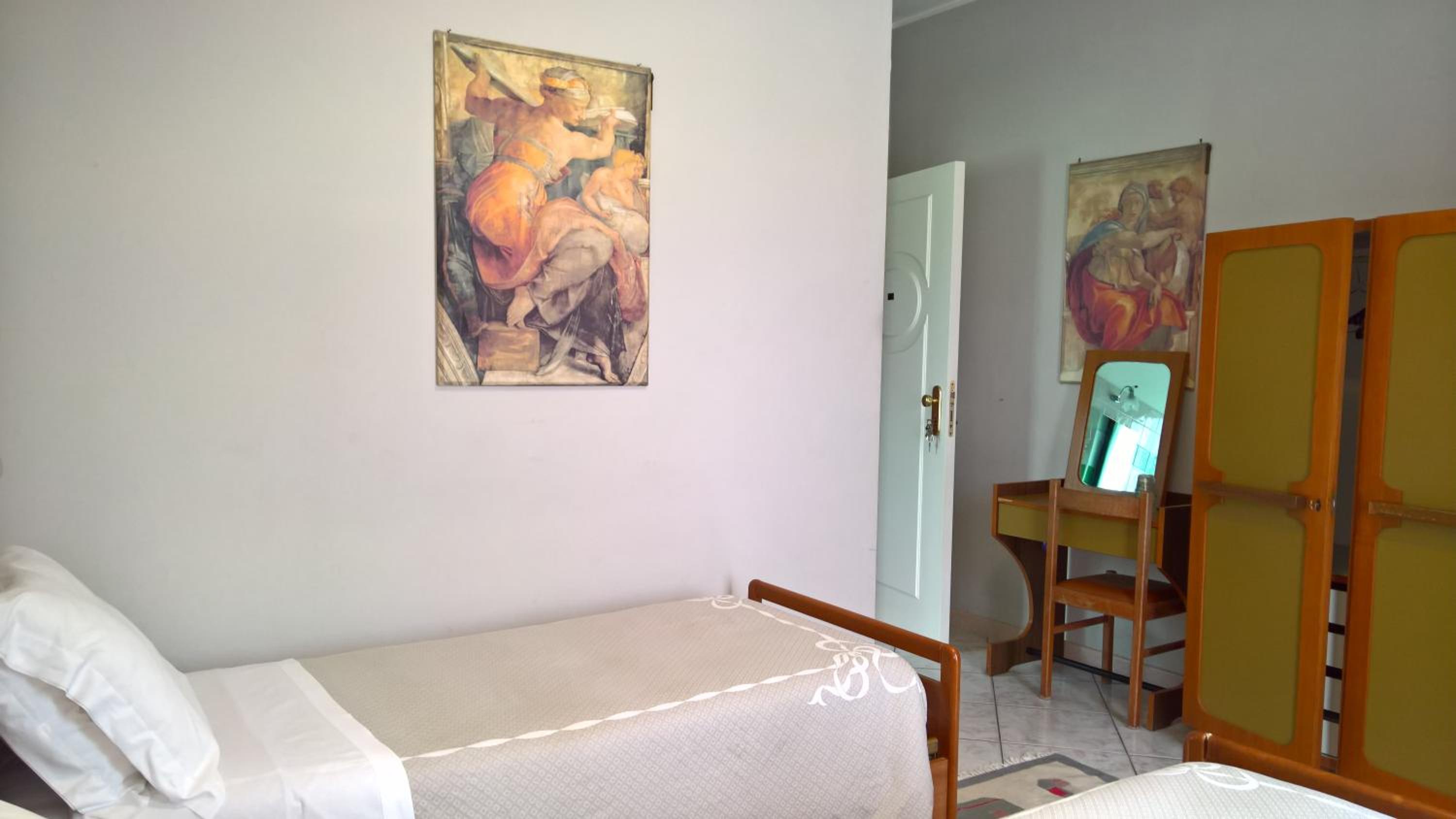 Twin Room - Photo 9