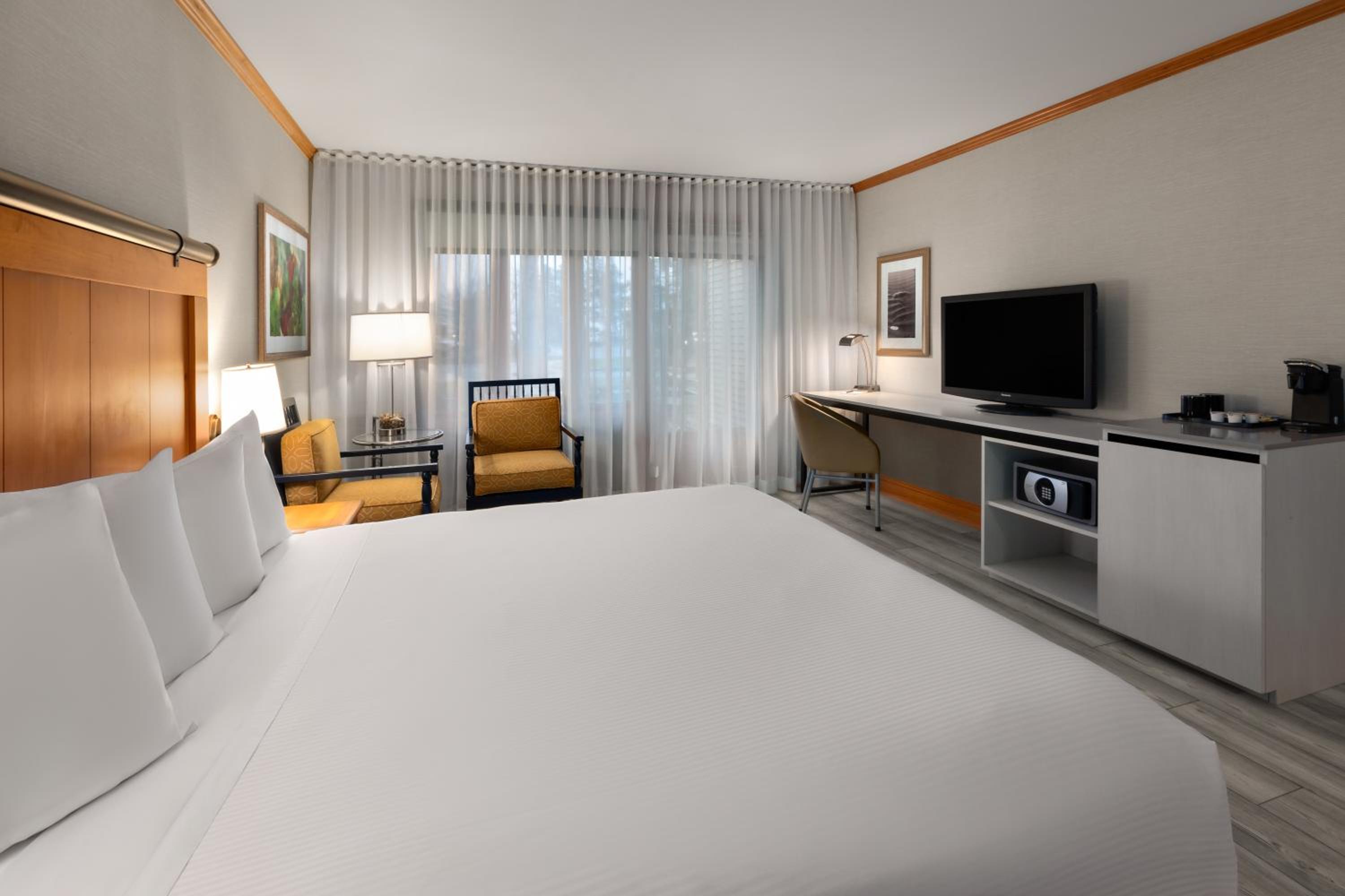 King Room with Roll-In Shower and Patio - Mobility/Hearing Access - Non-Smoking - Photo 3