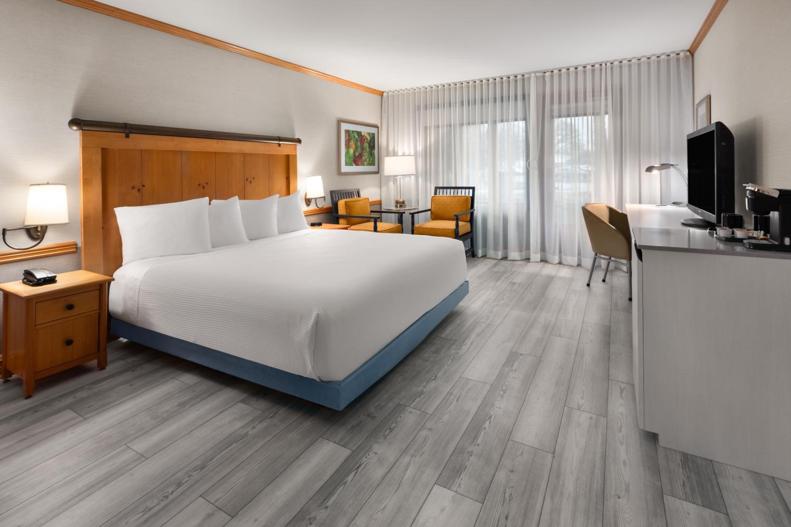 King Room with Roll-In Shower and Patio - Mobility/Hearing Access - Non-Smoking - Photo 2