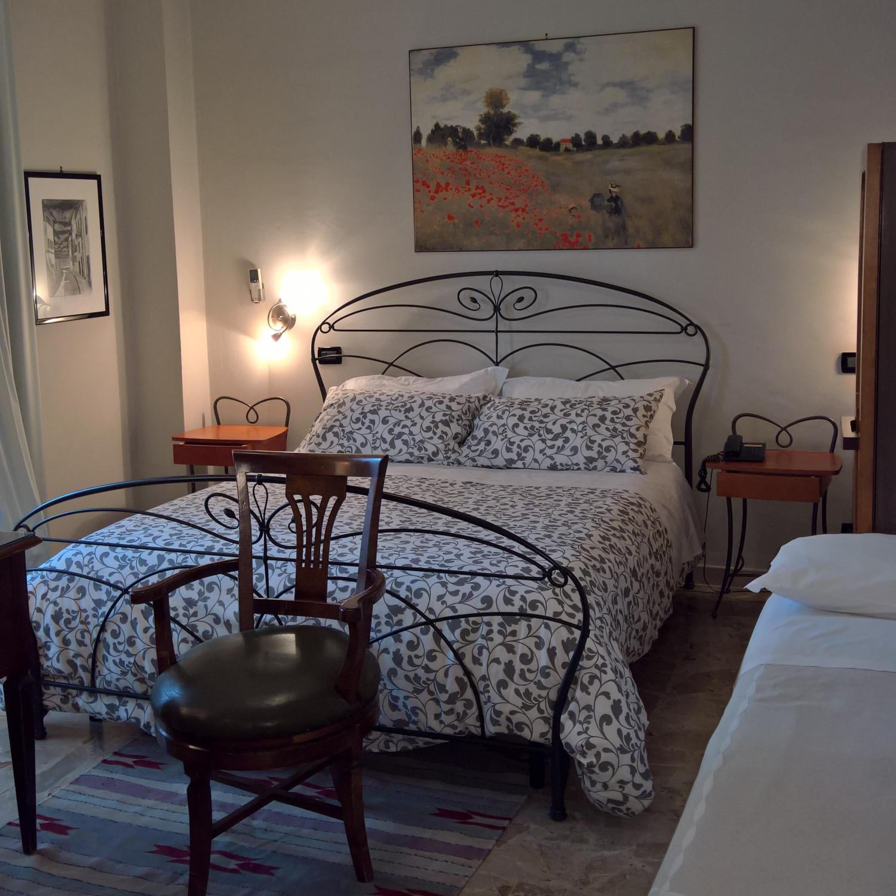 Double Room - Photo 10