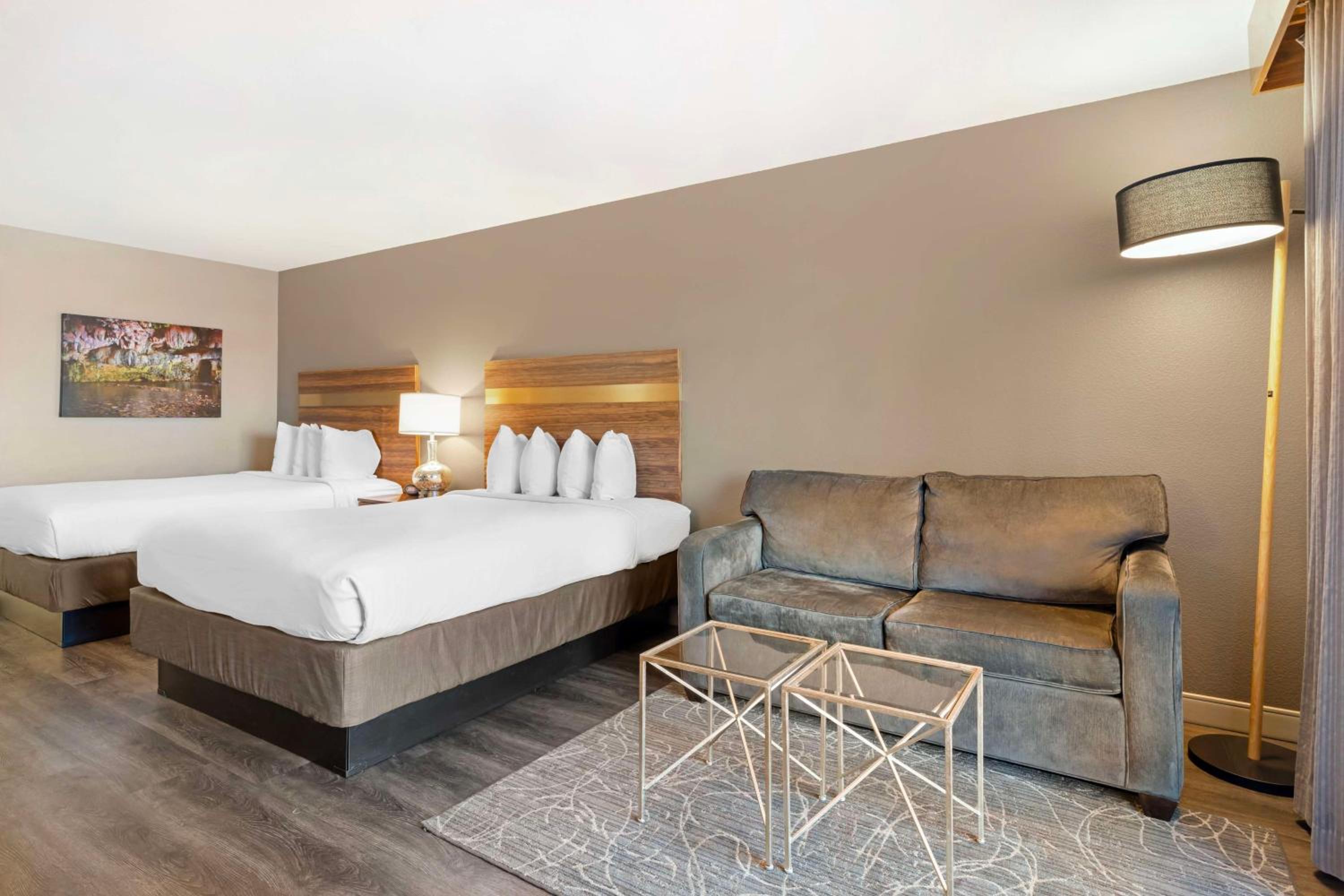 Queen Room with Two Queen Beds and Sofa Bed - Photo 2