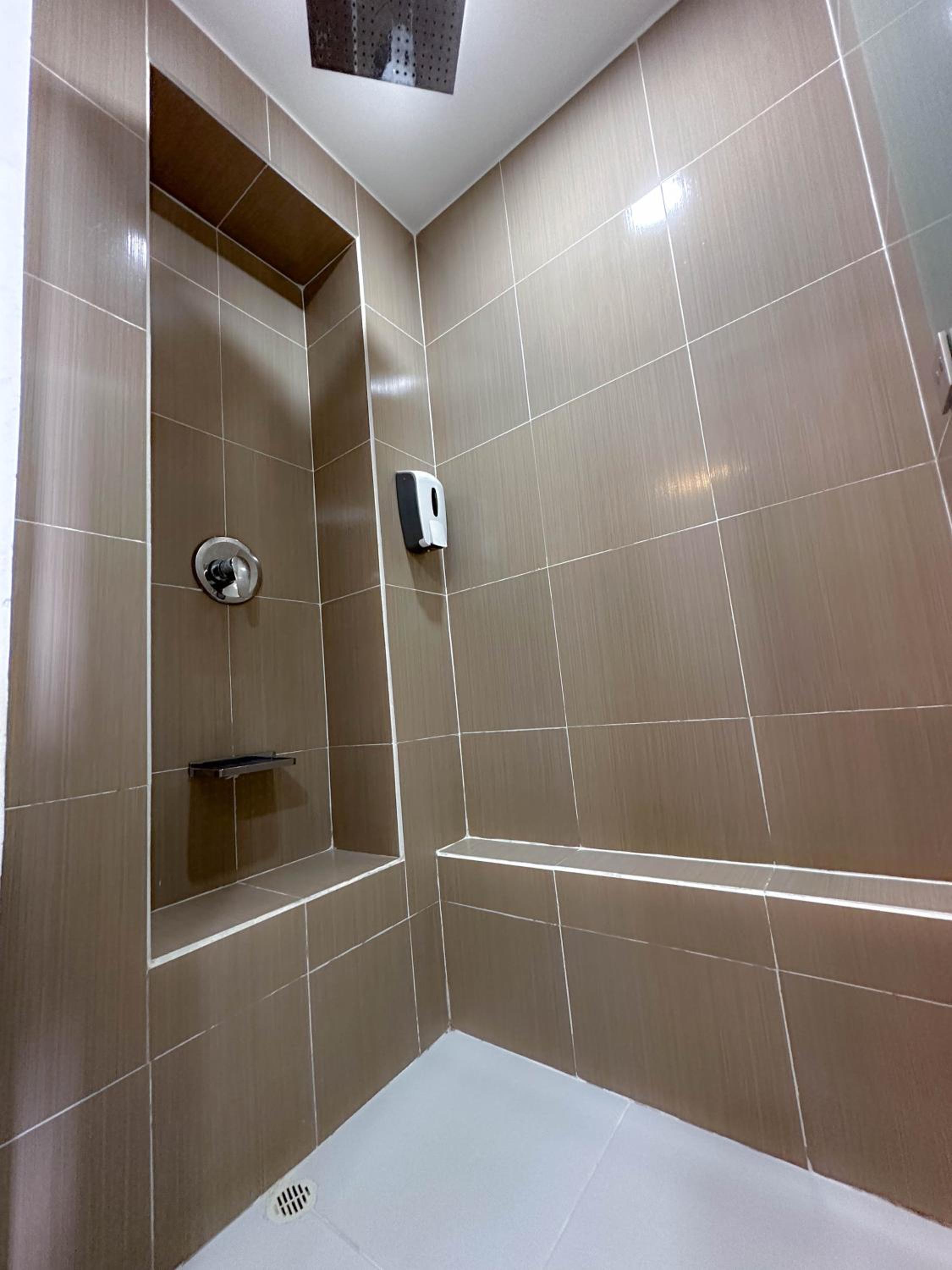 Queen Suite with Spa Bath