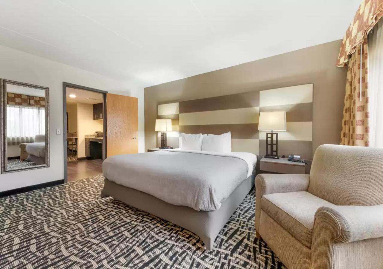 King Suite - Accessible/Non-Smoking - Photo 4