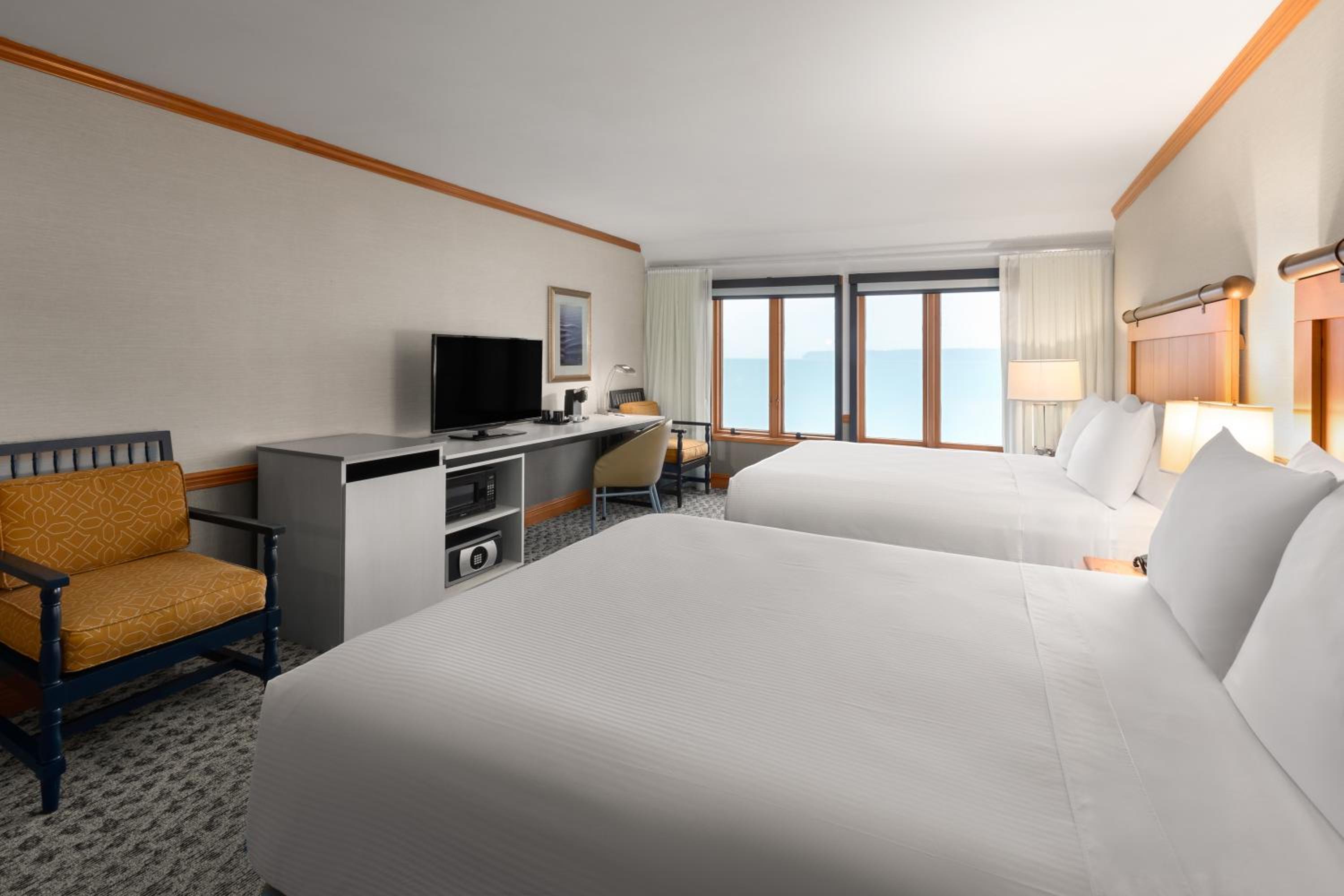 Queen Room with Two Queen Beds and Water View - Non-Smoking - Photo 2