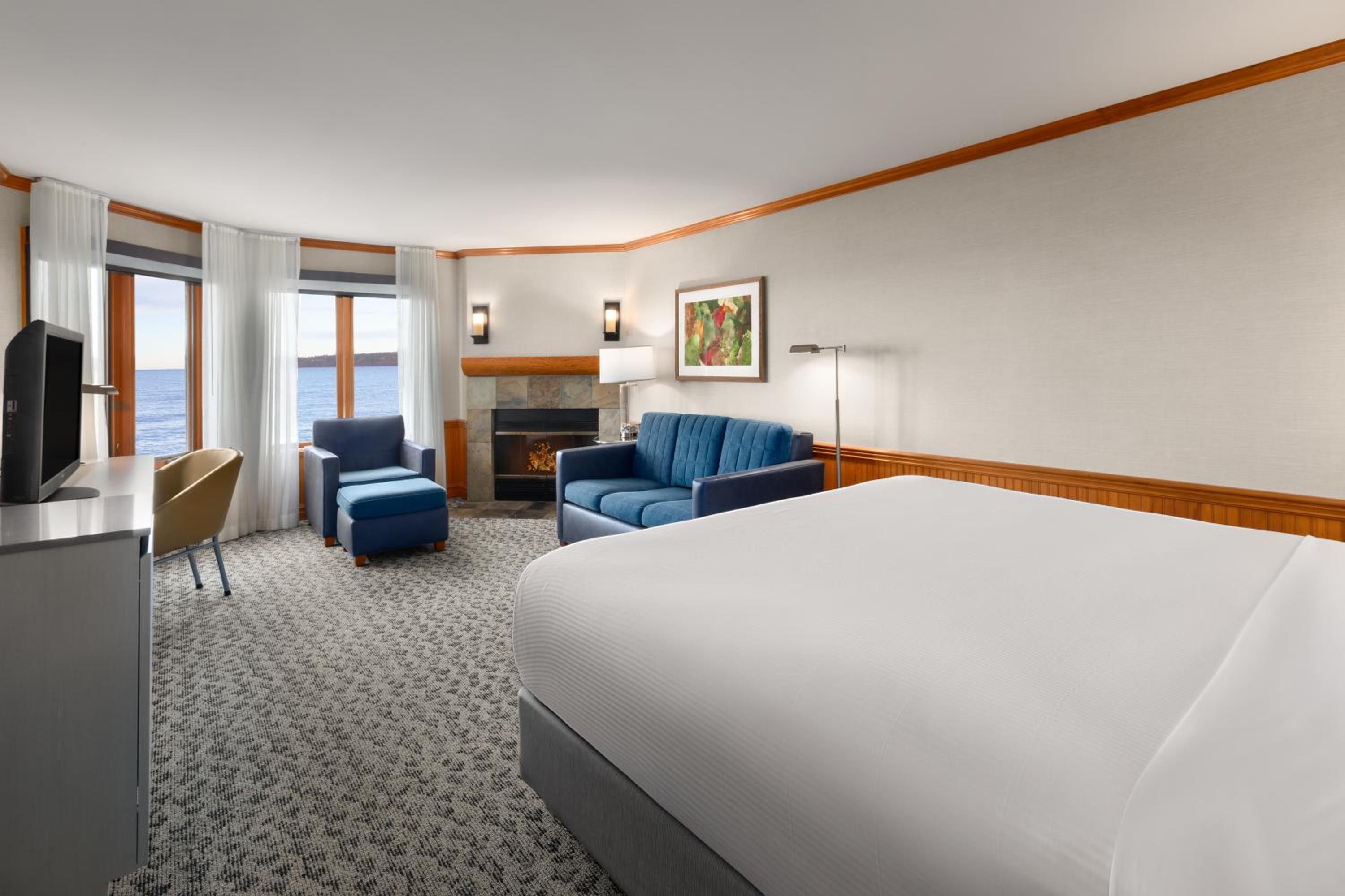Premier King Room with Fireplace and Water View - Non-Smoking - Photo 1