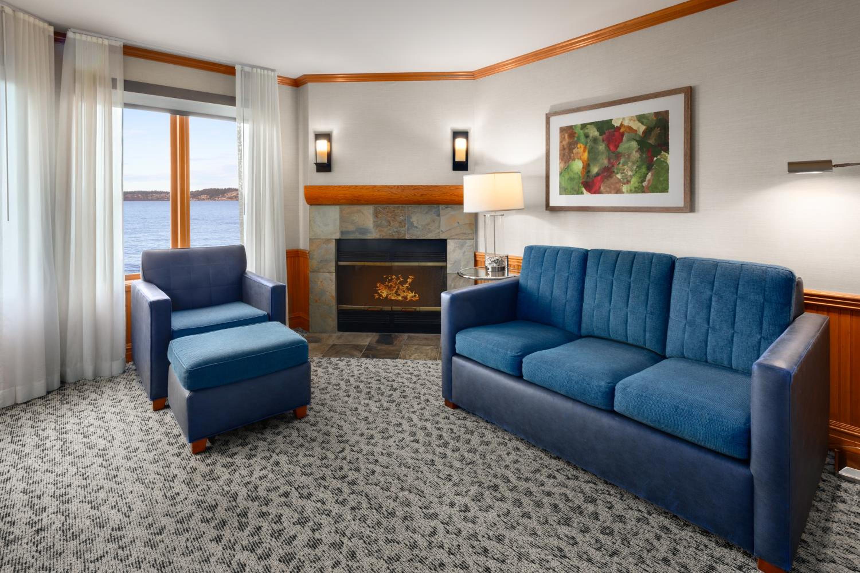 Premier King Room with Fireplace and Water View - Non-Smoking - Photo 2