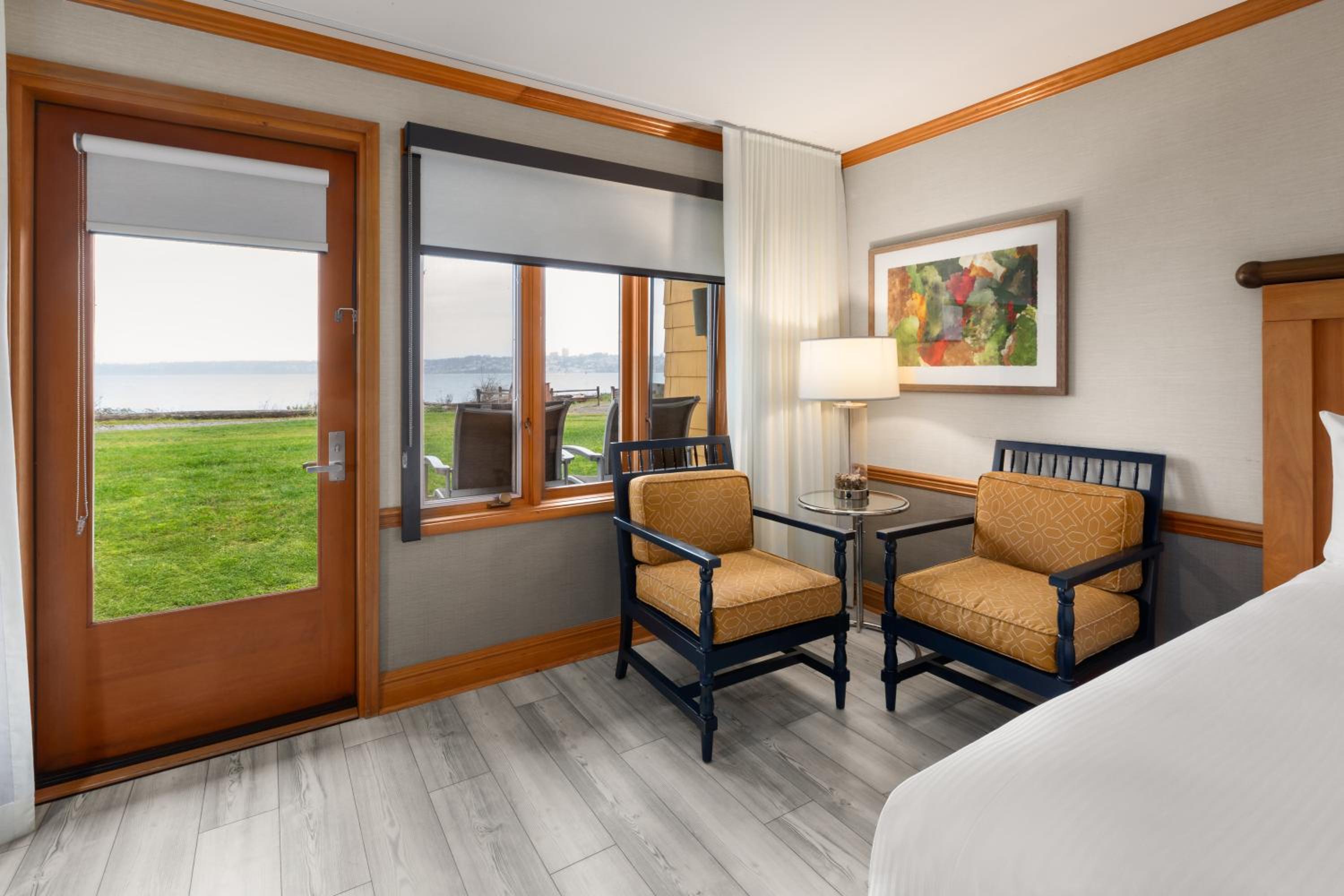 Queen Room with Patio and Water View - Non-Smoking - Photo 2