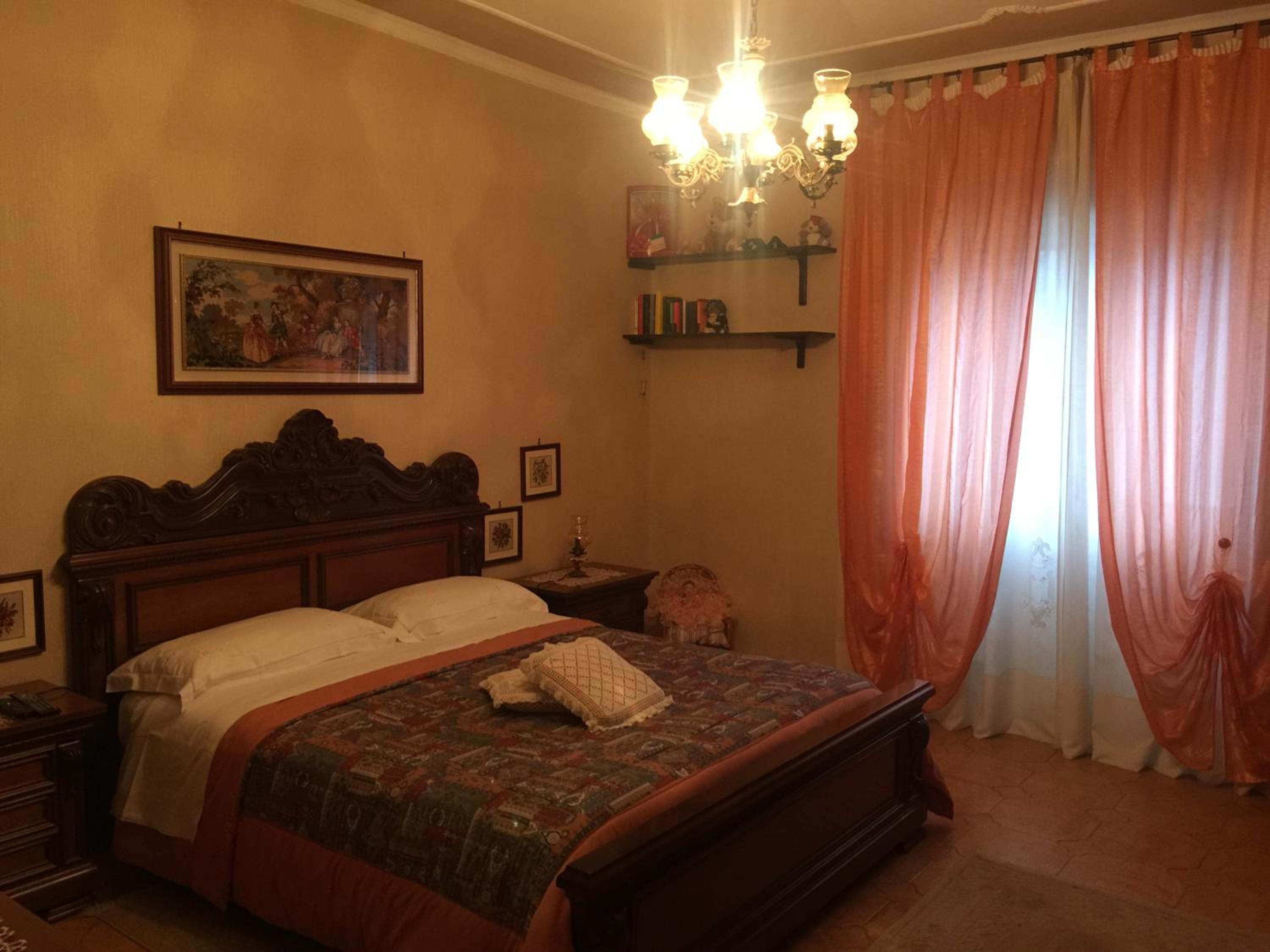 Double Room with Shared Bathroom photo 2