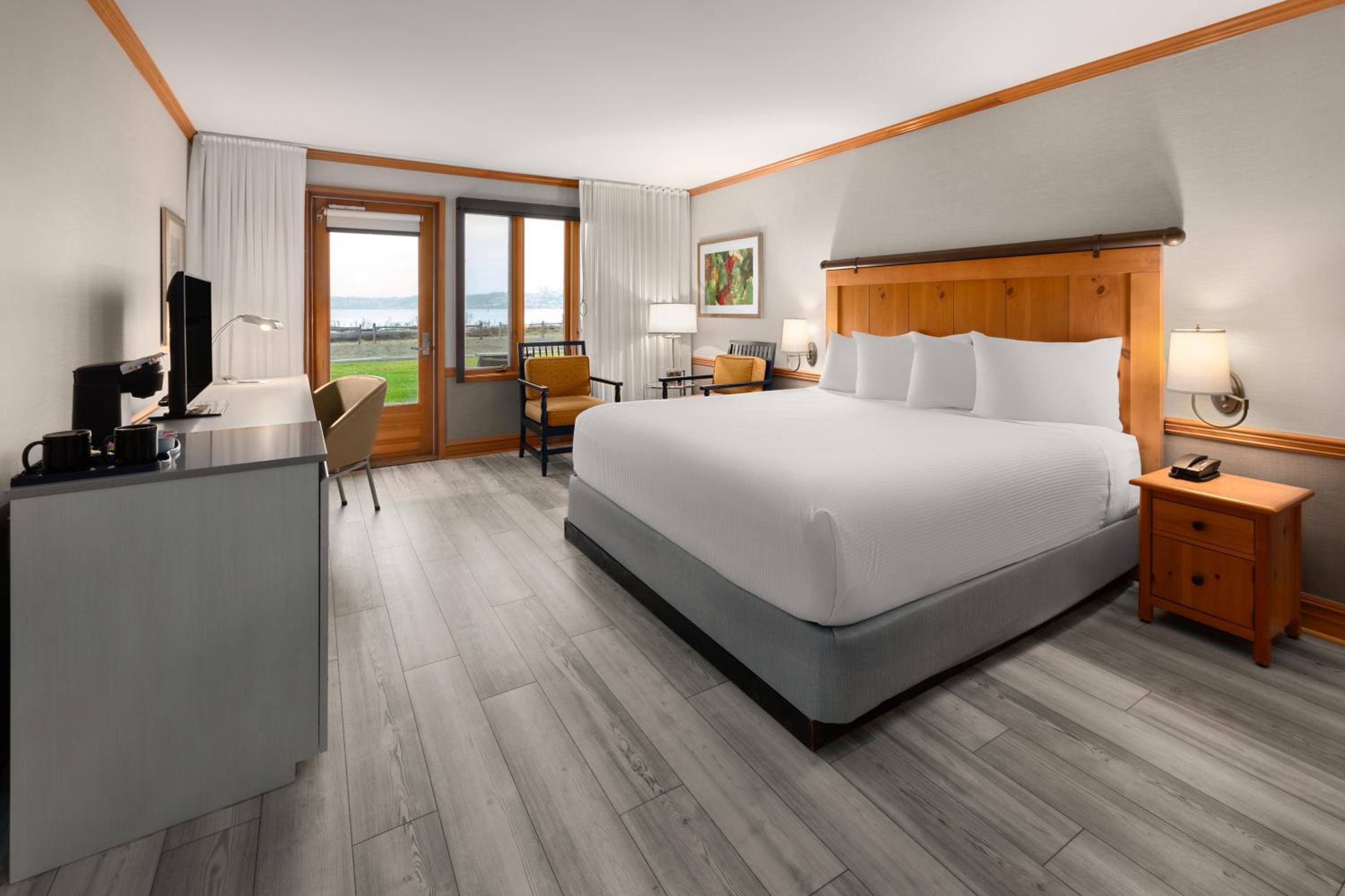 King Room with Water View - Non-Smoking - Photo 2