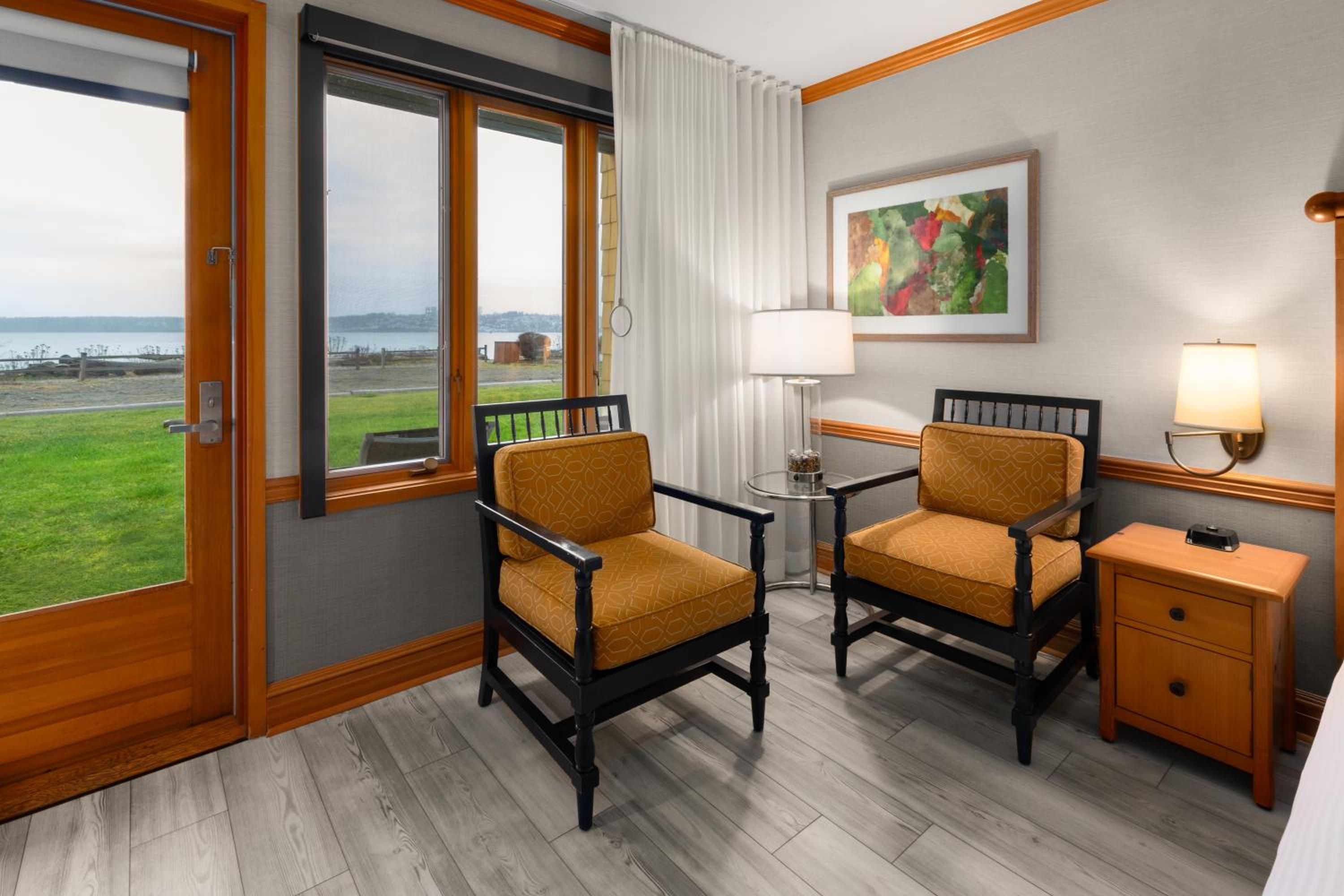 King Room with Bath w/Grab Bars and Patio - Water View - Mobility/Hearing Access - Non-Smoking - Photo 2