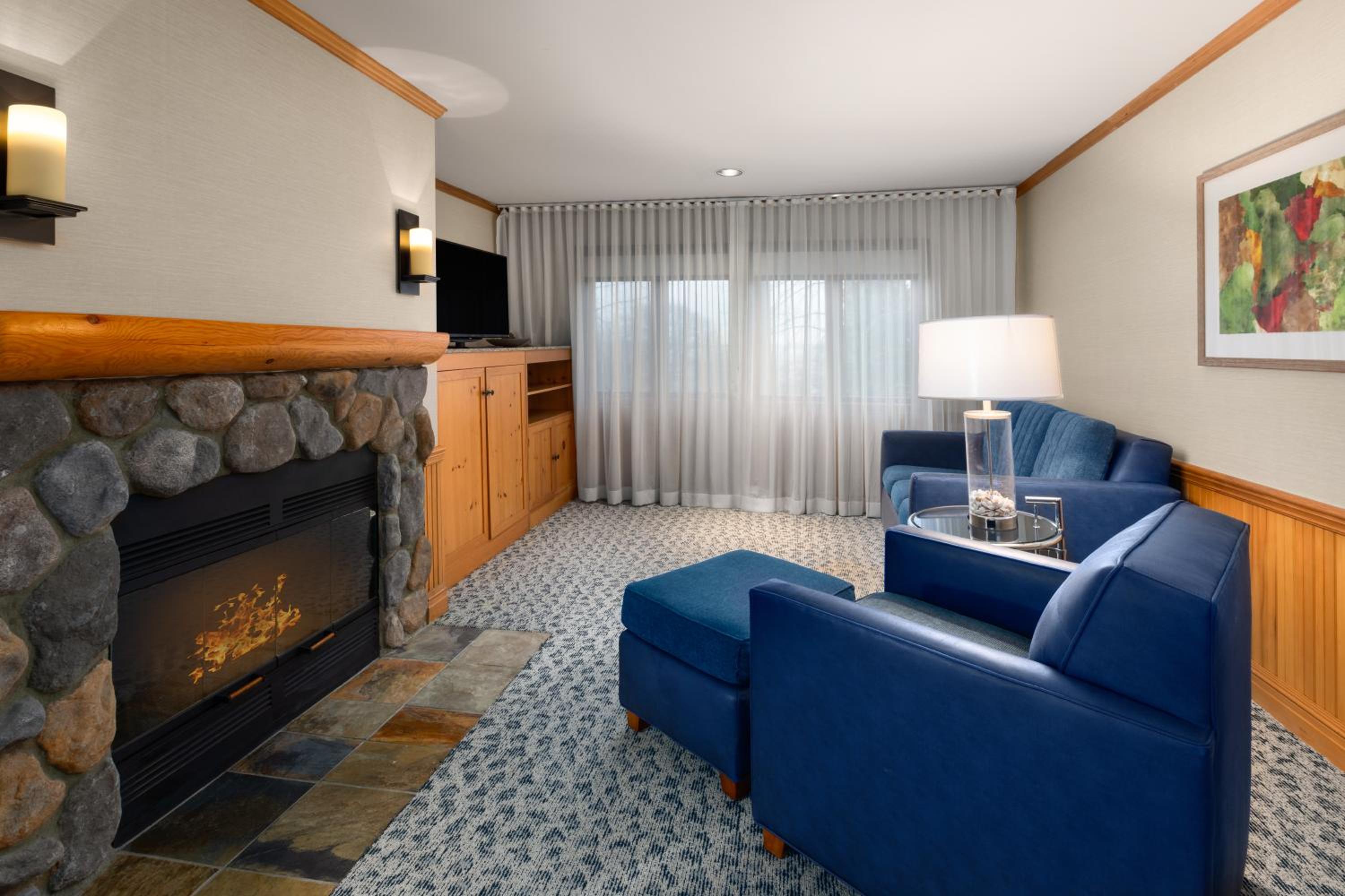 King Suite - Non-Smoking - Photo 2