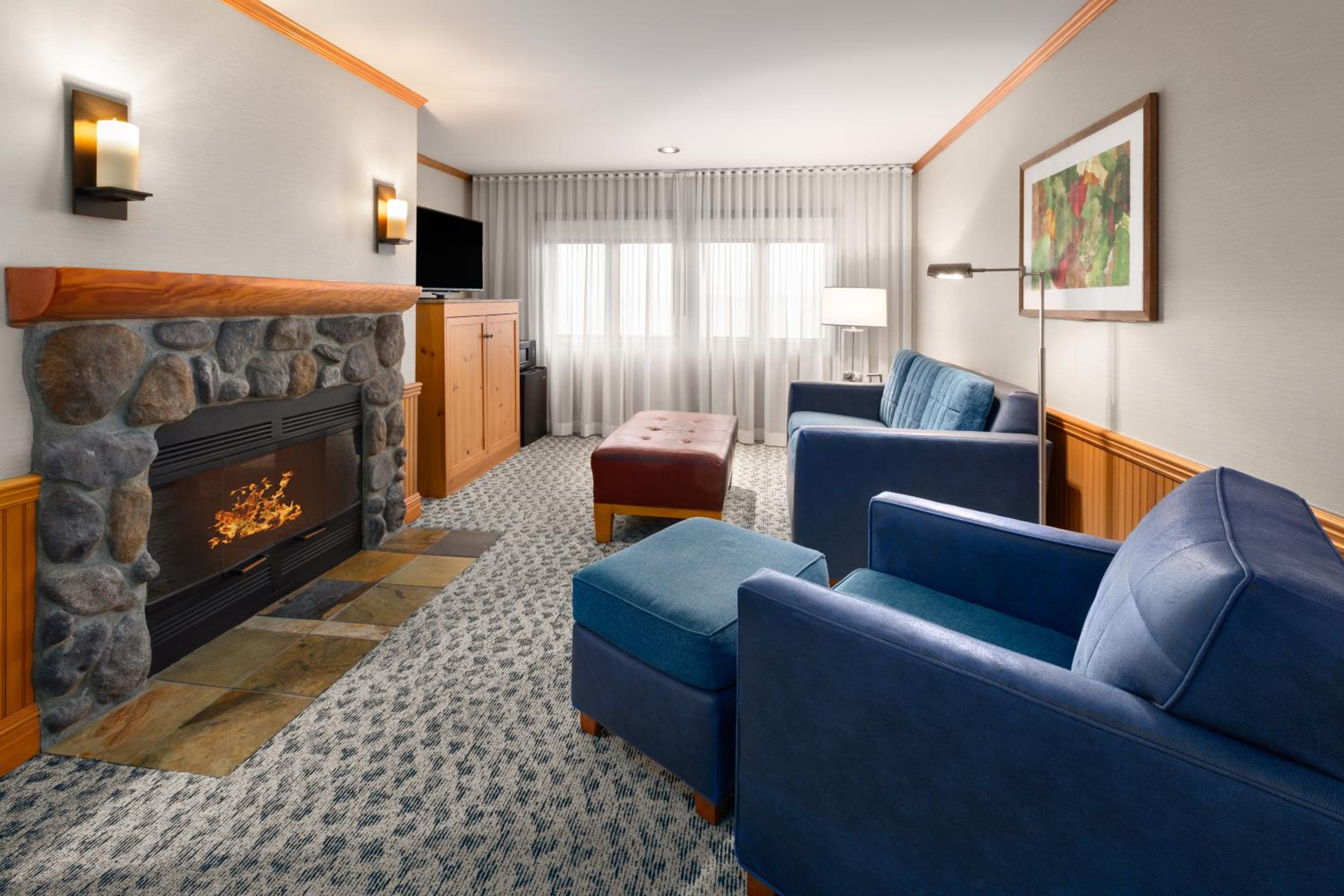 King Suite with Water View - Non-Smoking - Photo 2